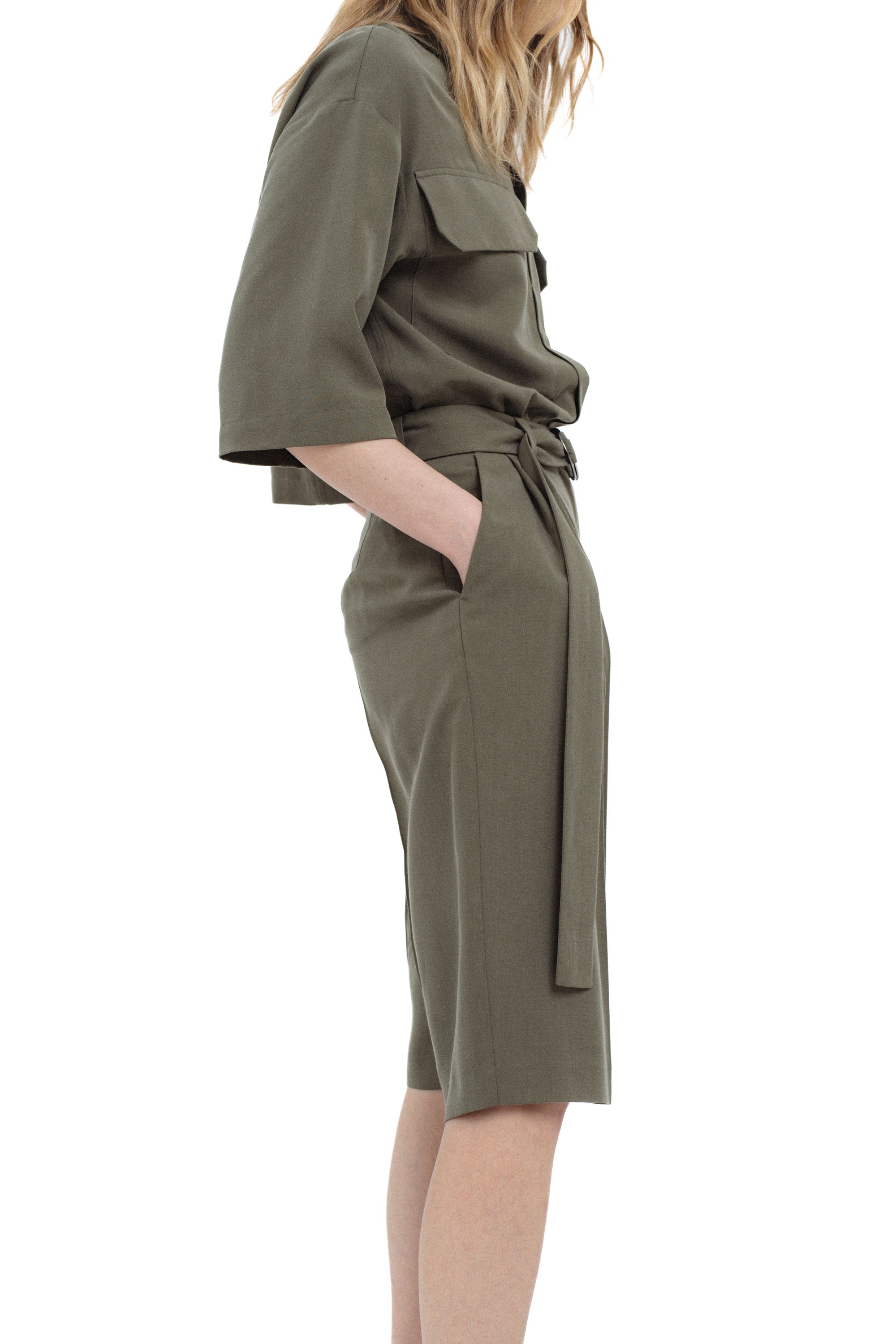 CHAKI SPALVOS BERMUDAI SU DIRŽU