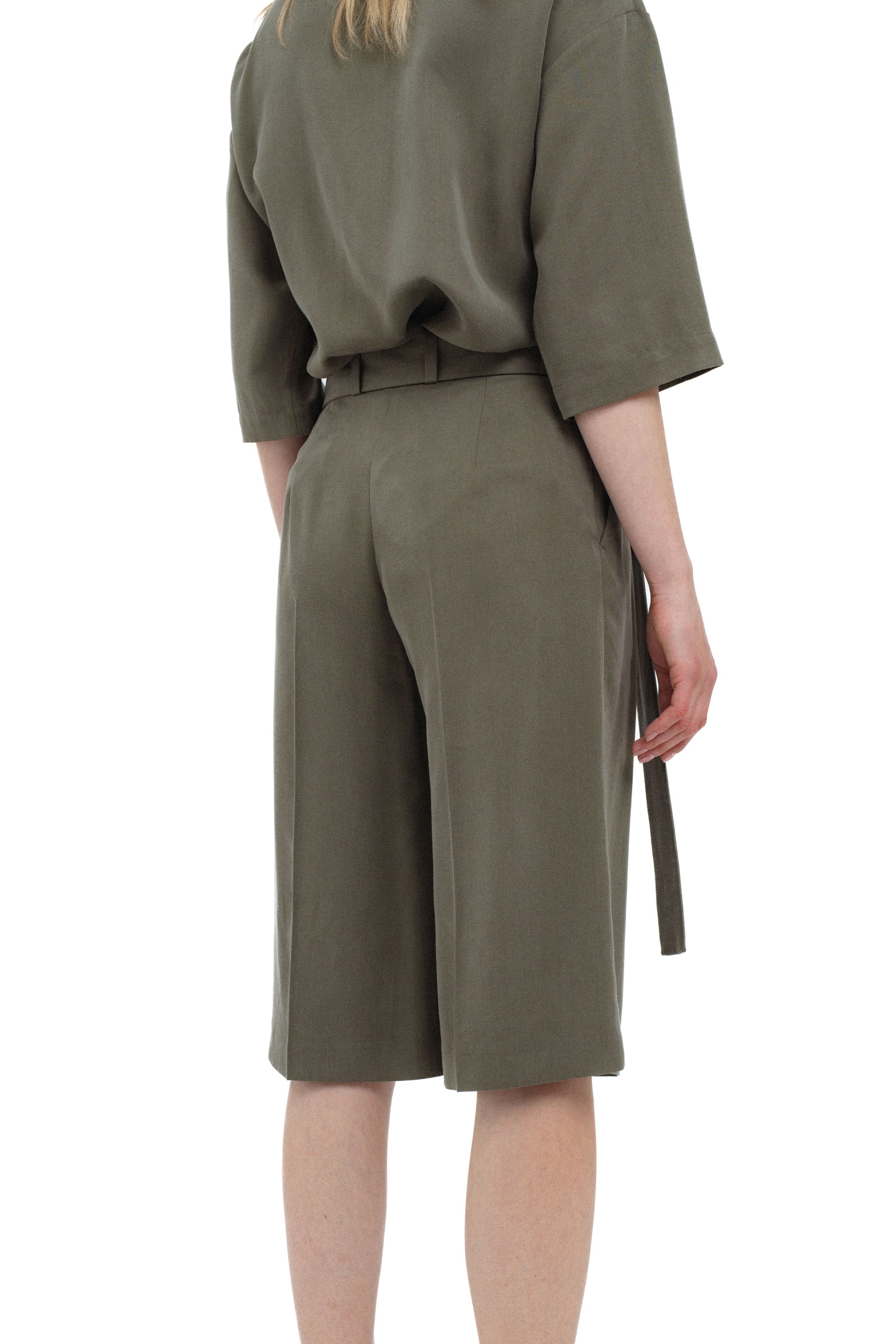 CHAKI SPALVOS BERMUDAI SU DIRŽU