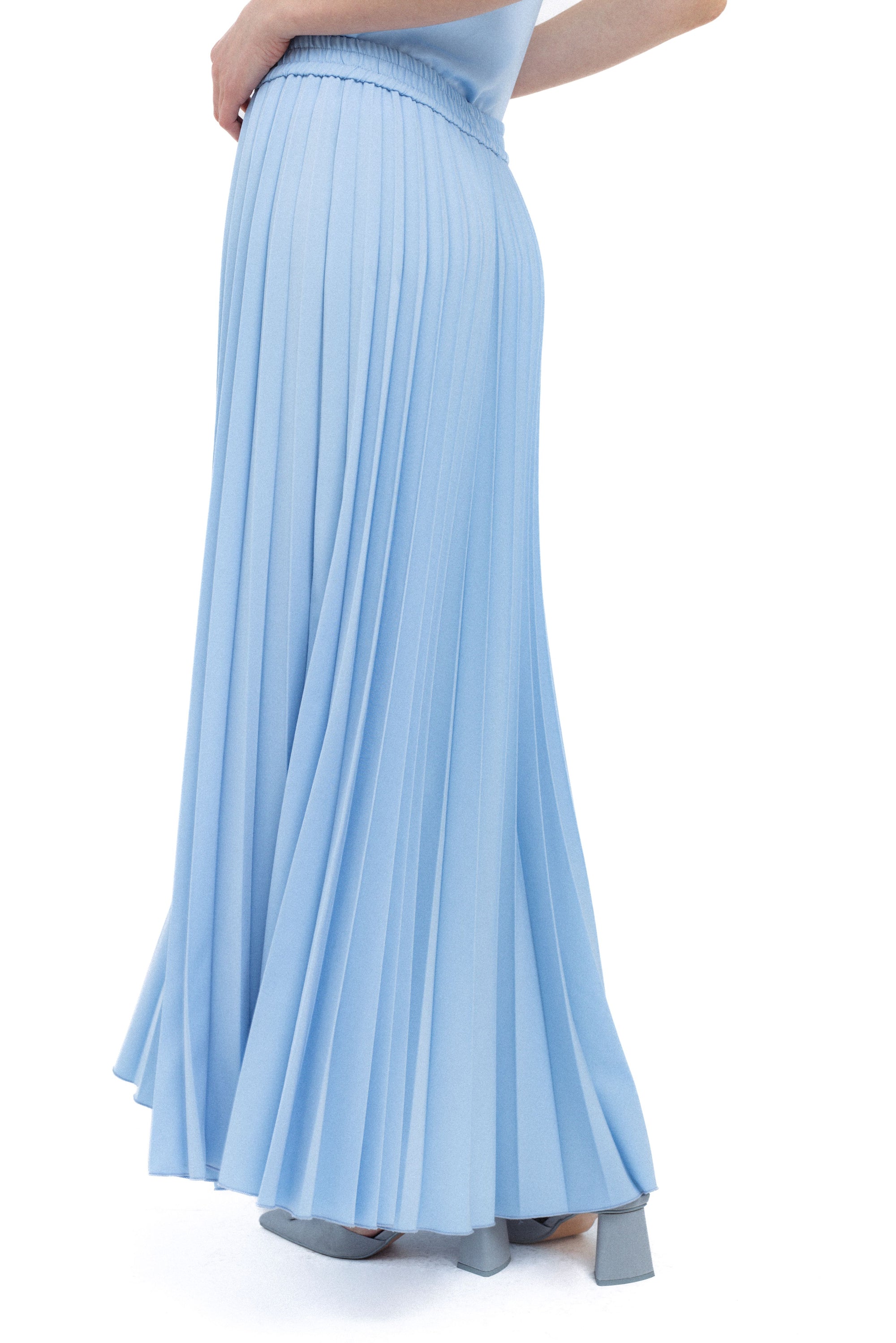 LIGHT BLUE PLEATED MAXI SKIRT InAvati LIGHT BLUE PLEATED MAXI SKIRT InAvati