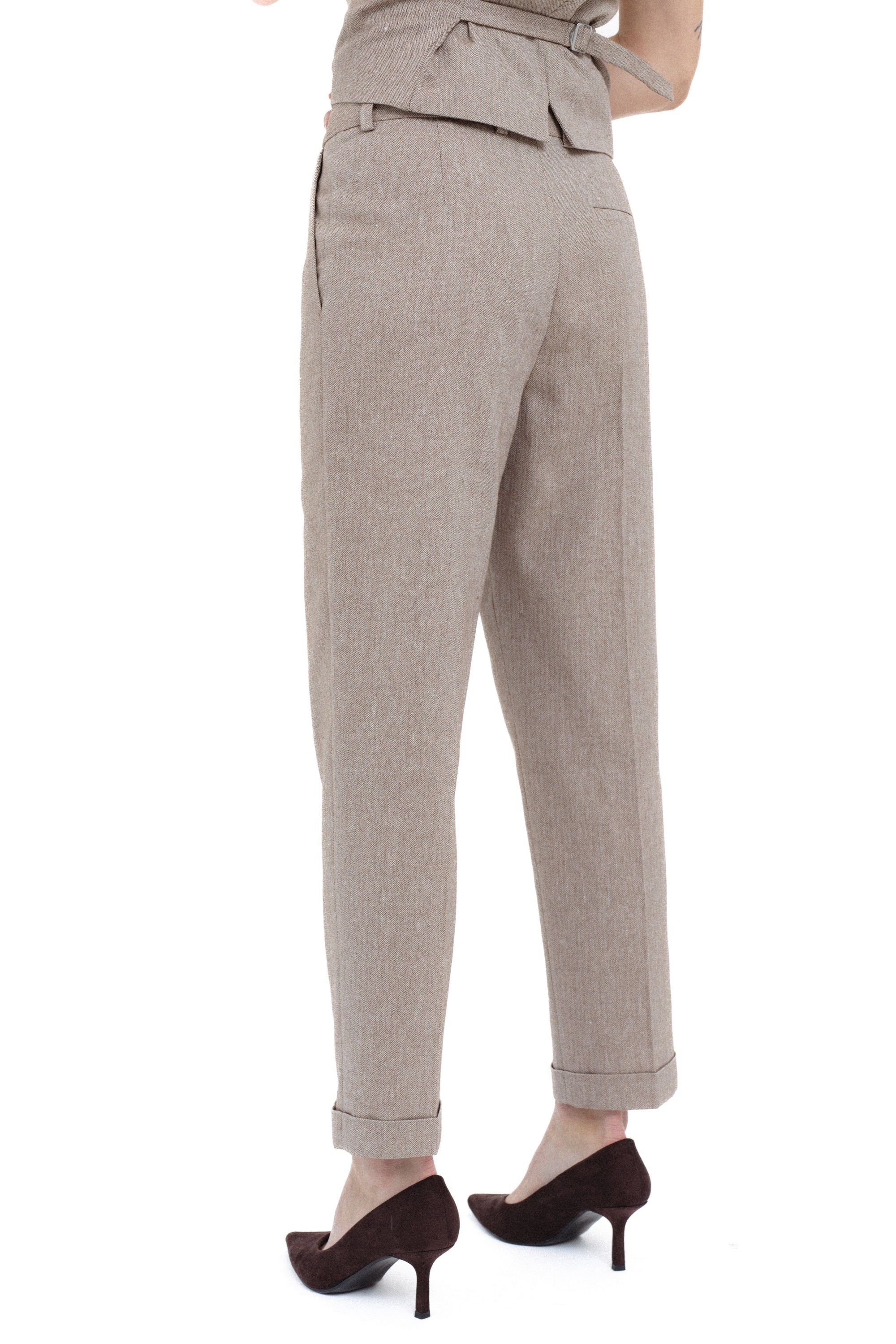 UNISEX SMĖLIO ATSPALVIO KELNĖS SU ATLENKTAIS GALAIS