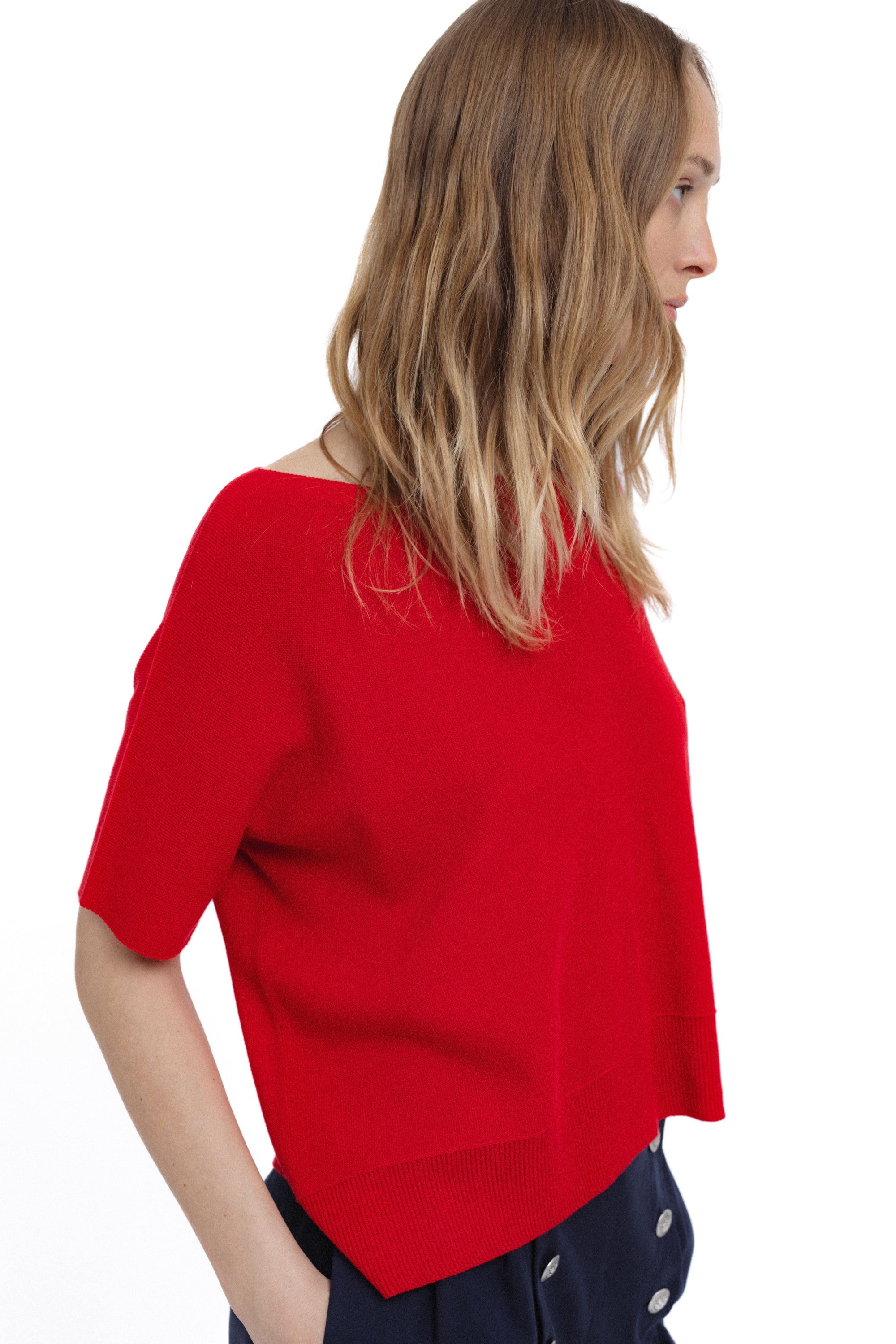 RAUDONAS MEGZTINIS TRUMPOMIS RANKOVĖMIS