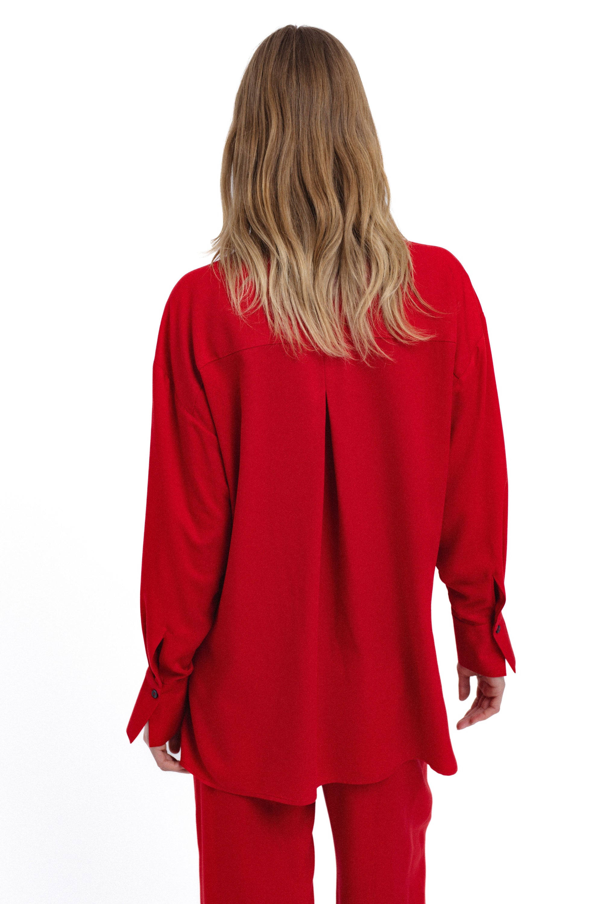 RAUDONI PADIDINTO SILUETO MARŠKINIAI SU PASLĖPTU UŽSEGIMU