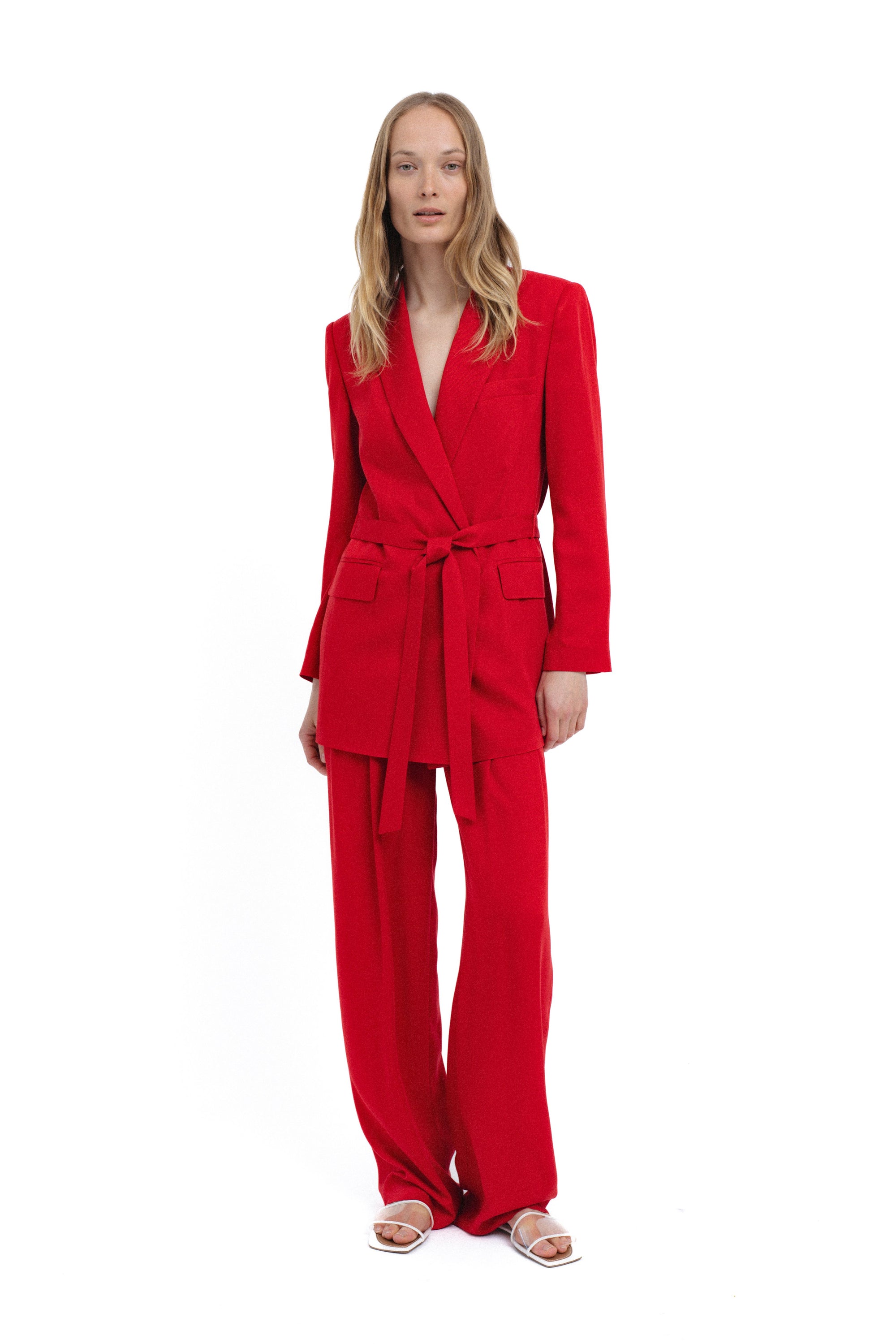 RAUDONAS ŠVARKAS SU DIRŽU