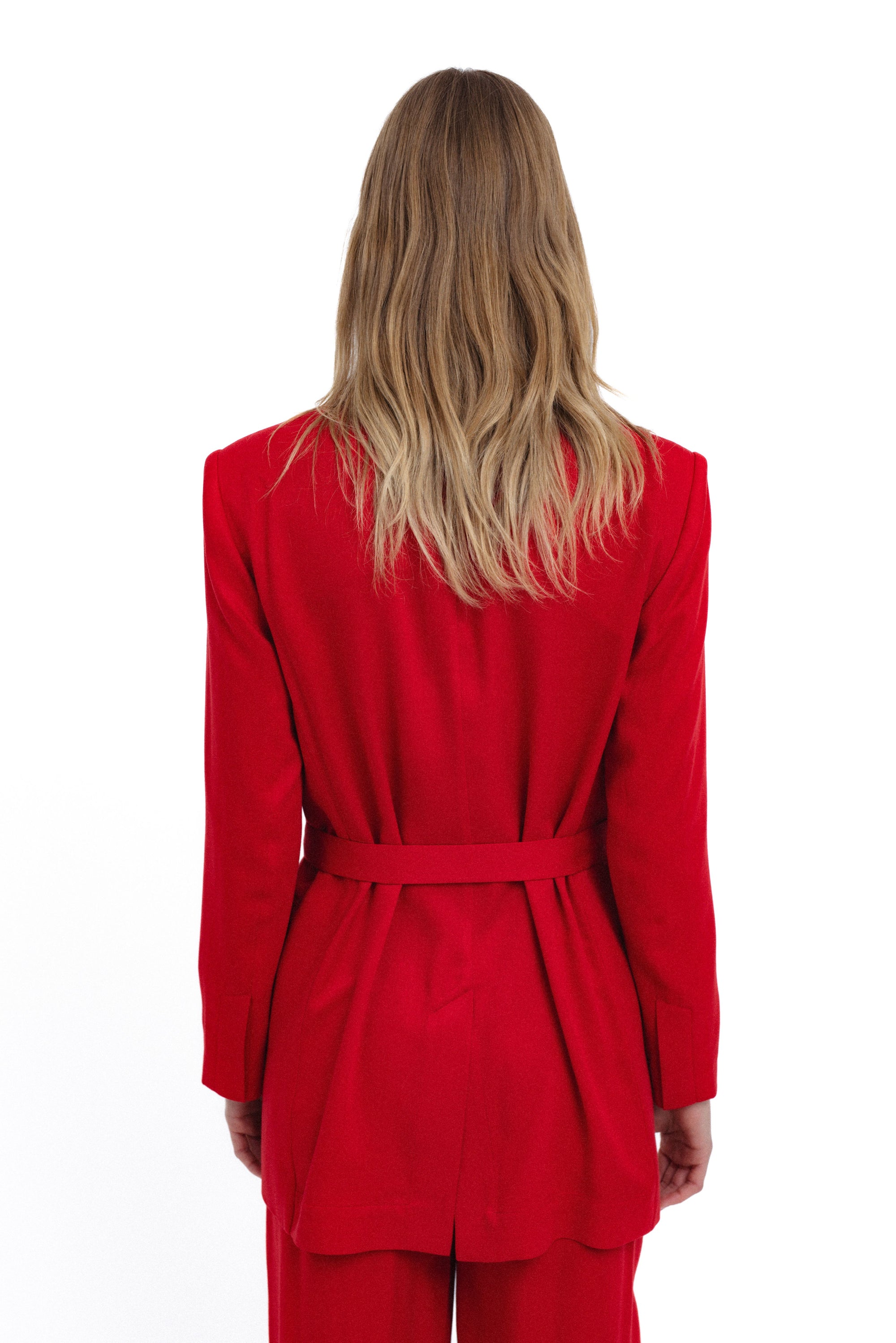 RAUDONAS ŠVARKAS SU DIRŽU