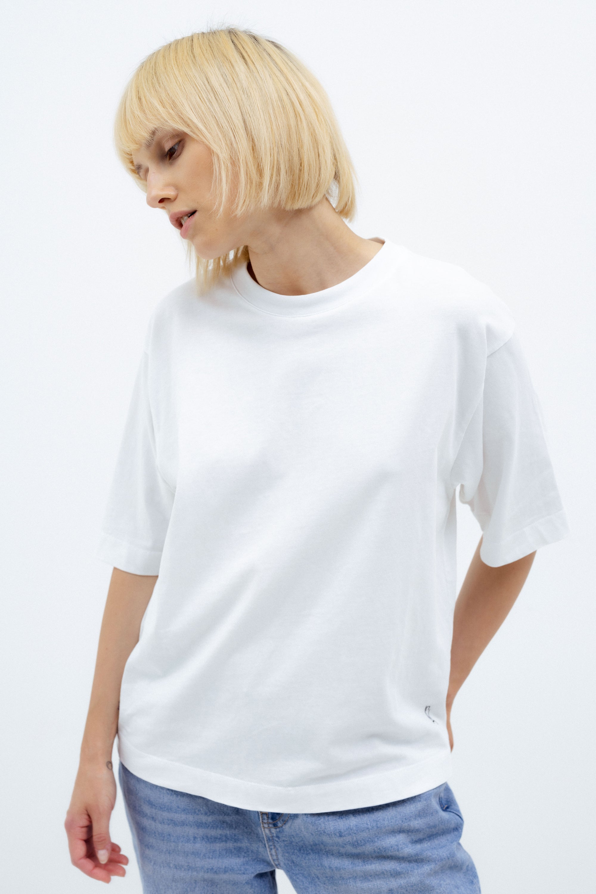 WHITE T-SHIRT