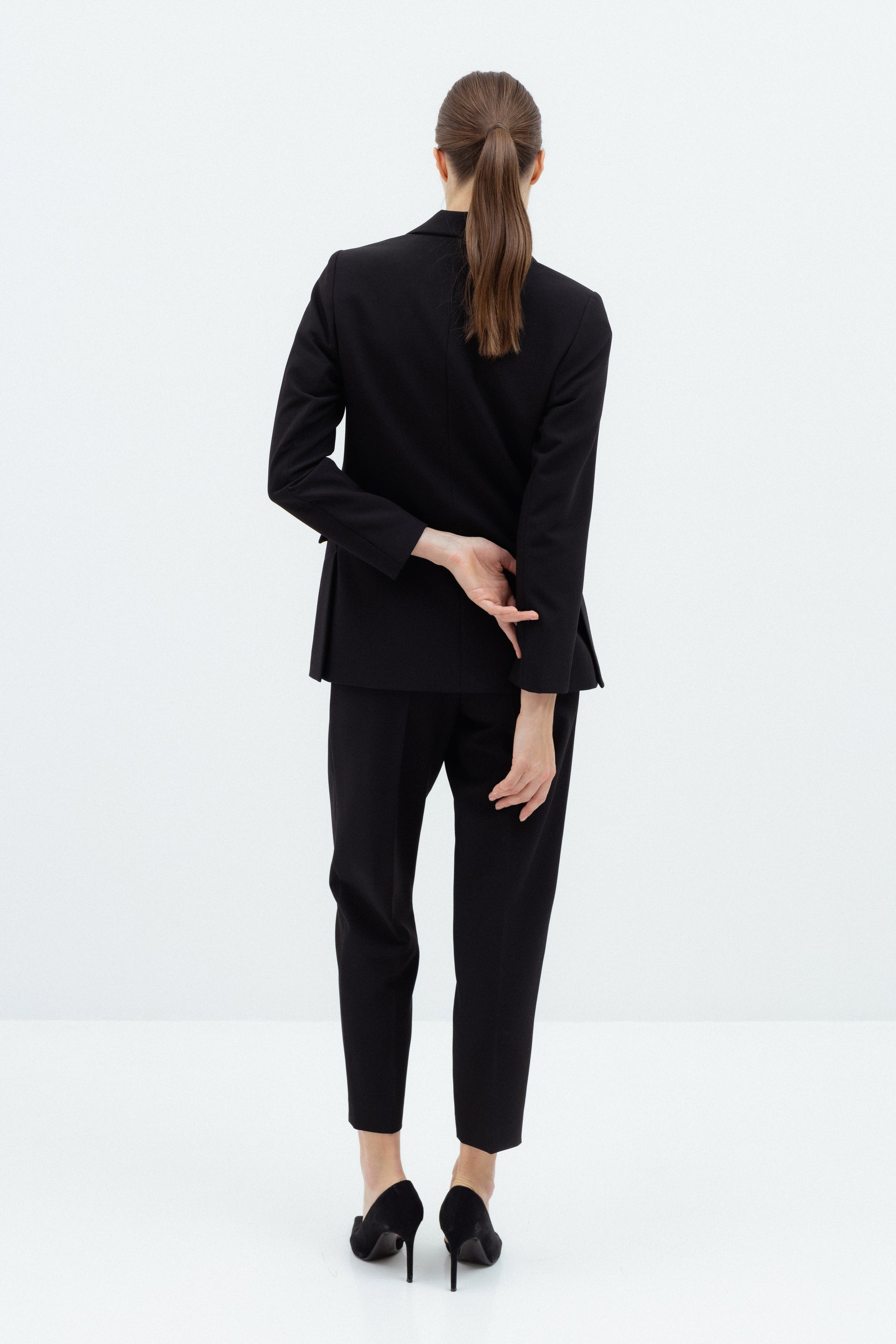 SINGLE-BREASTED FITTED BLACK BLAZER