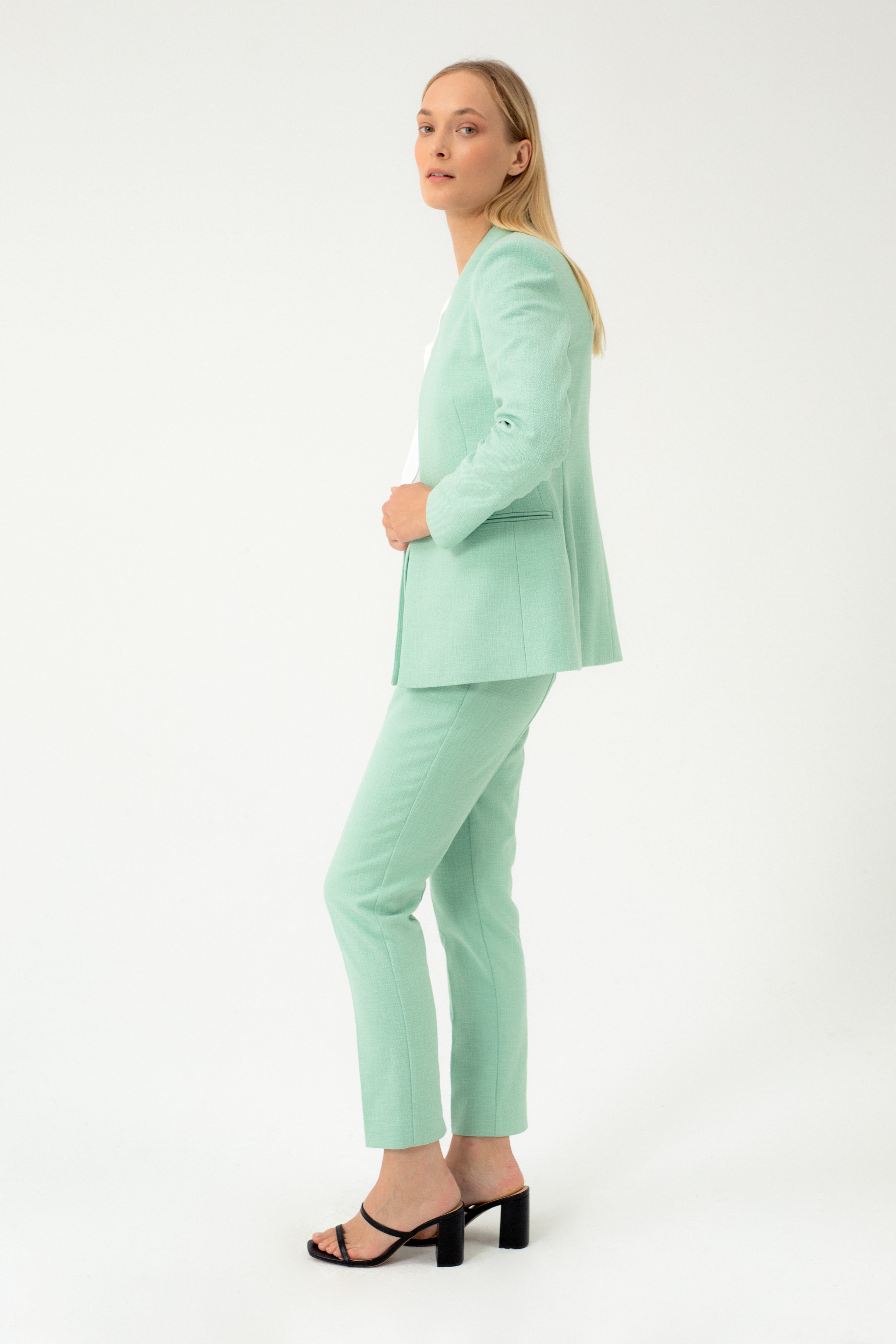 MINT FITTED BLAZER WITHOUT COLLAR
