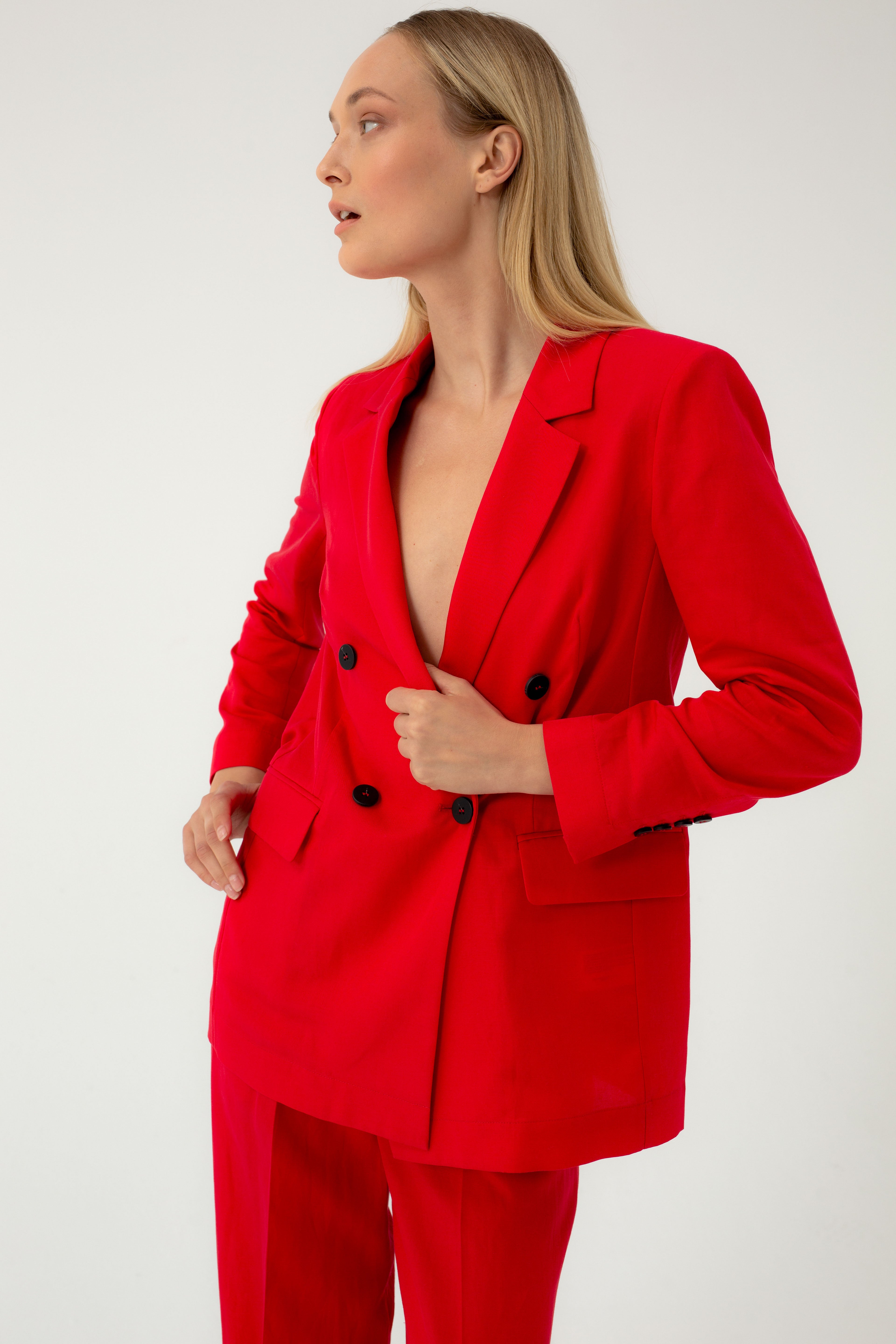 DOUBLE-BREASTED RED LINEN BLAZER