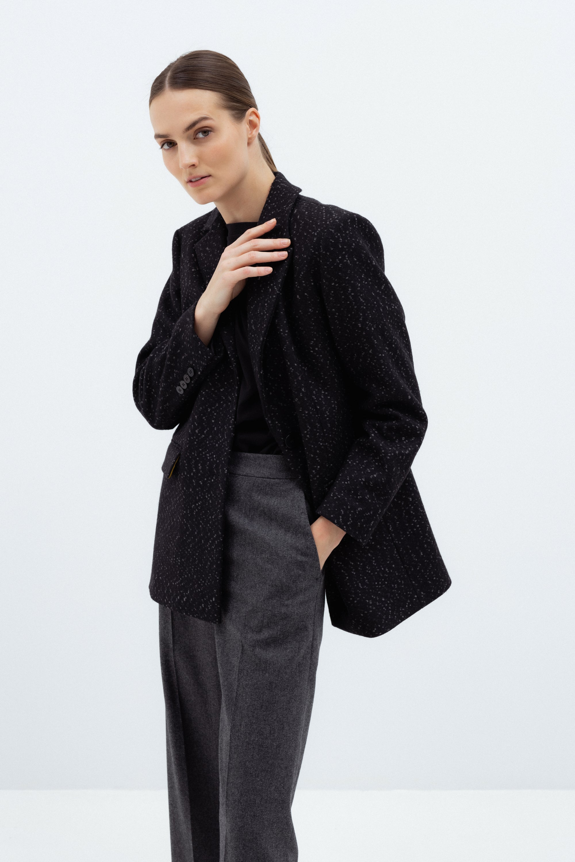 SINGLE-BREASTED BLAZER WITH DIAGONAL SPLIT