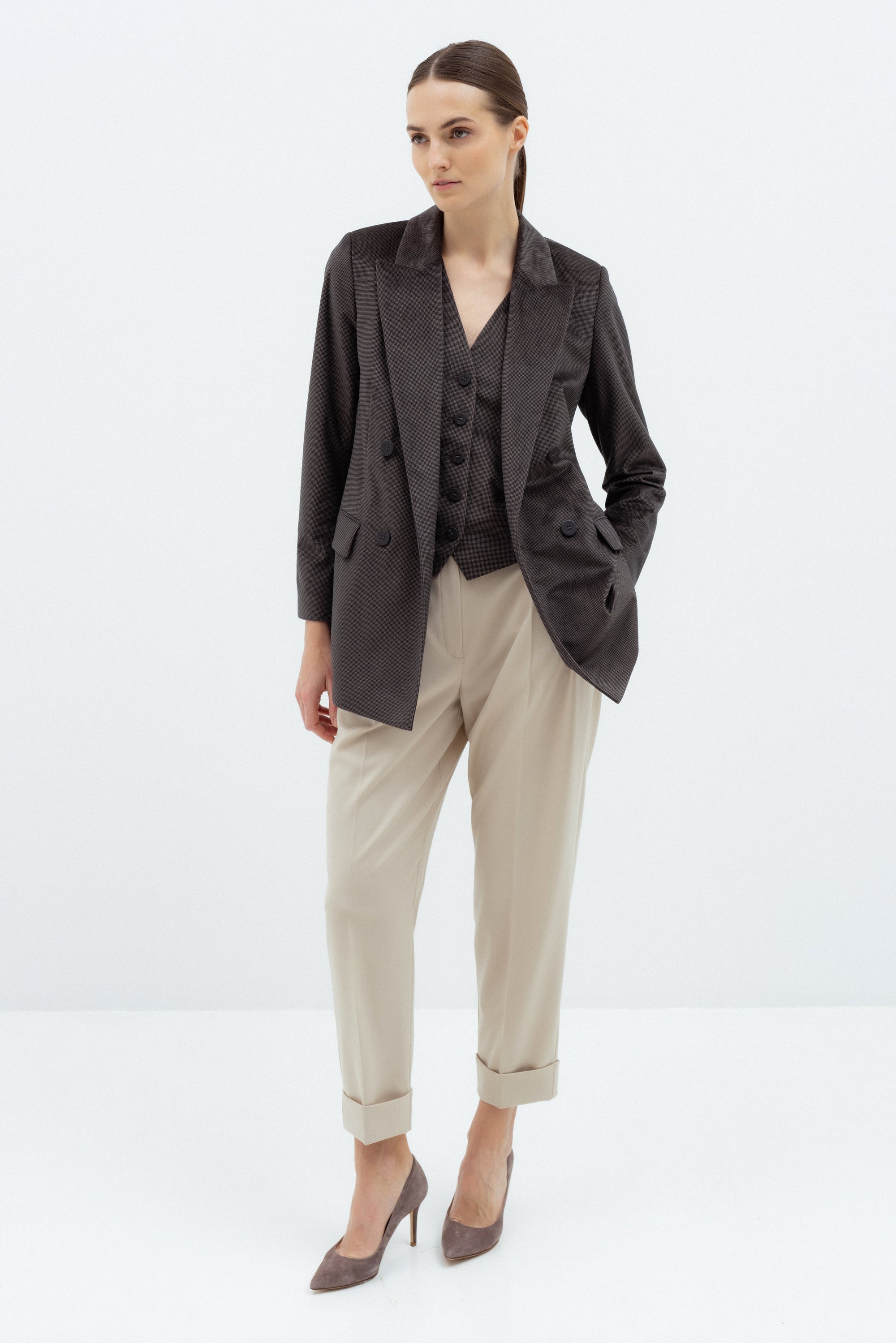 DOUBLE-BREASTED BROWN BLAZER