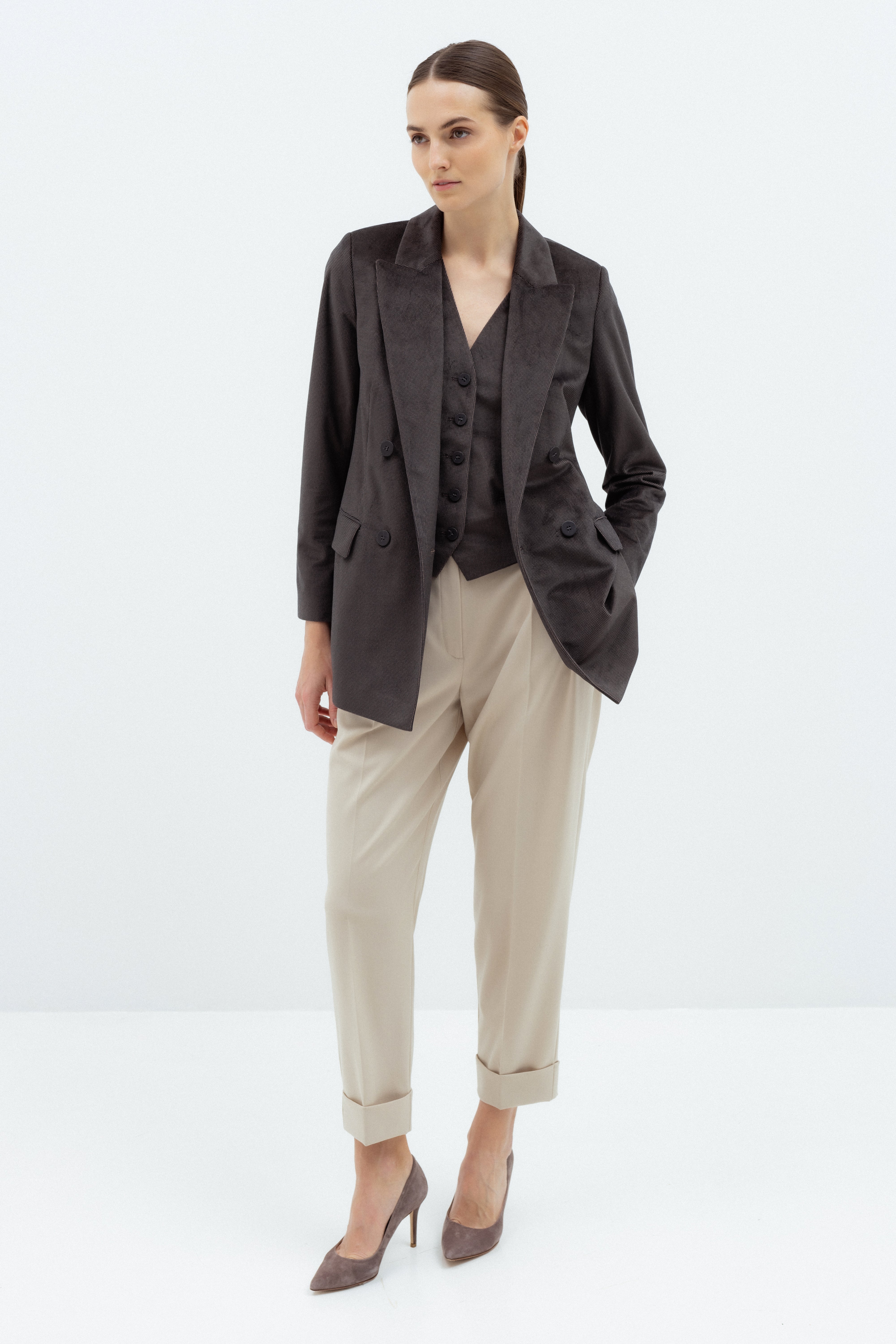 DOUBLE-BREASTED BROWN BLAZER