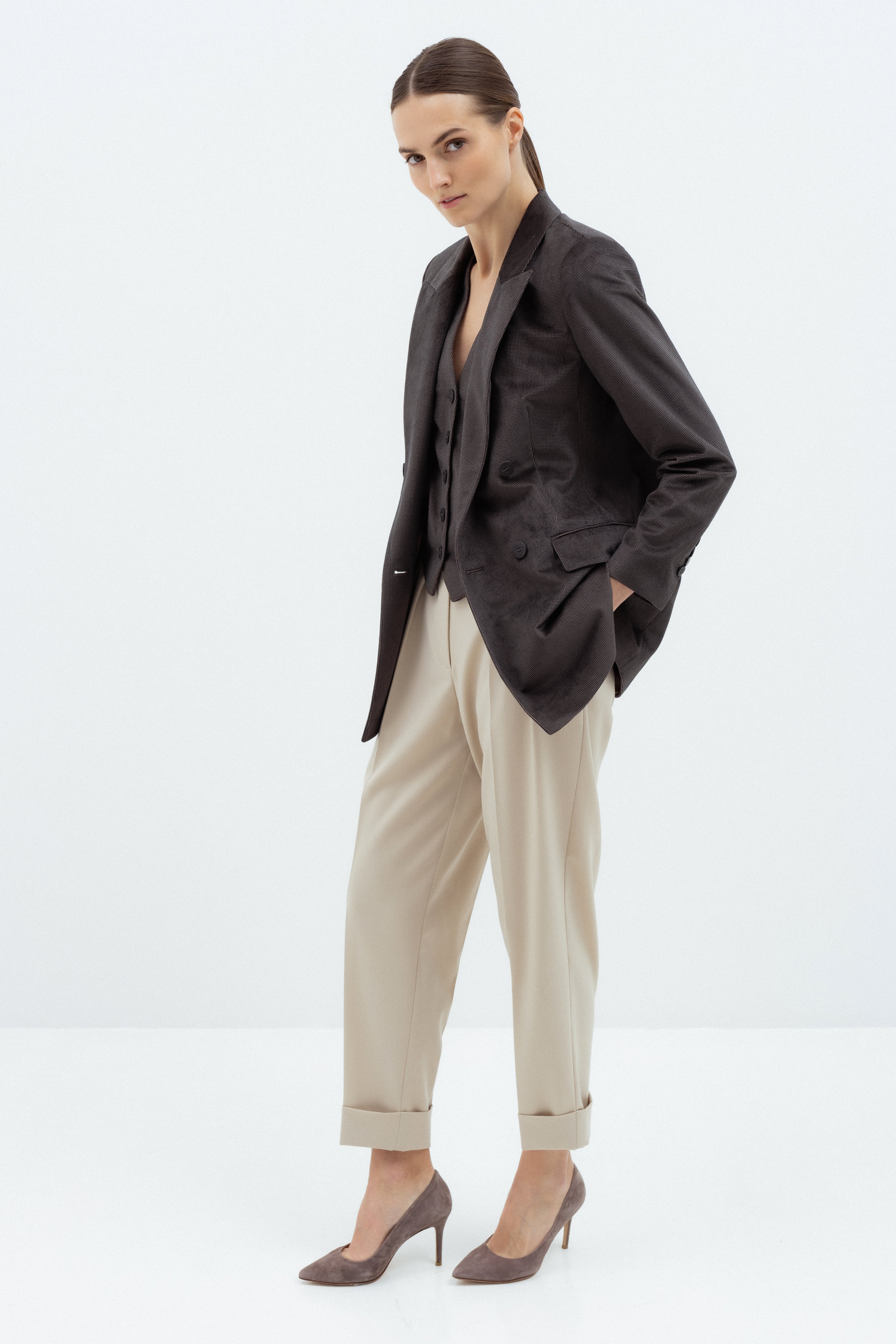 DOUBLE-BREASTED BROWN BLAZER