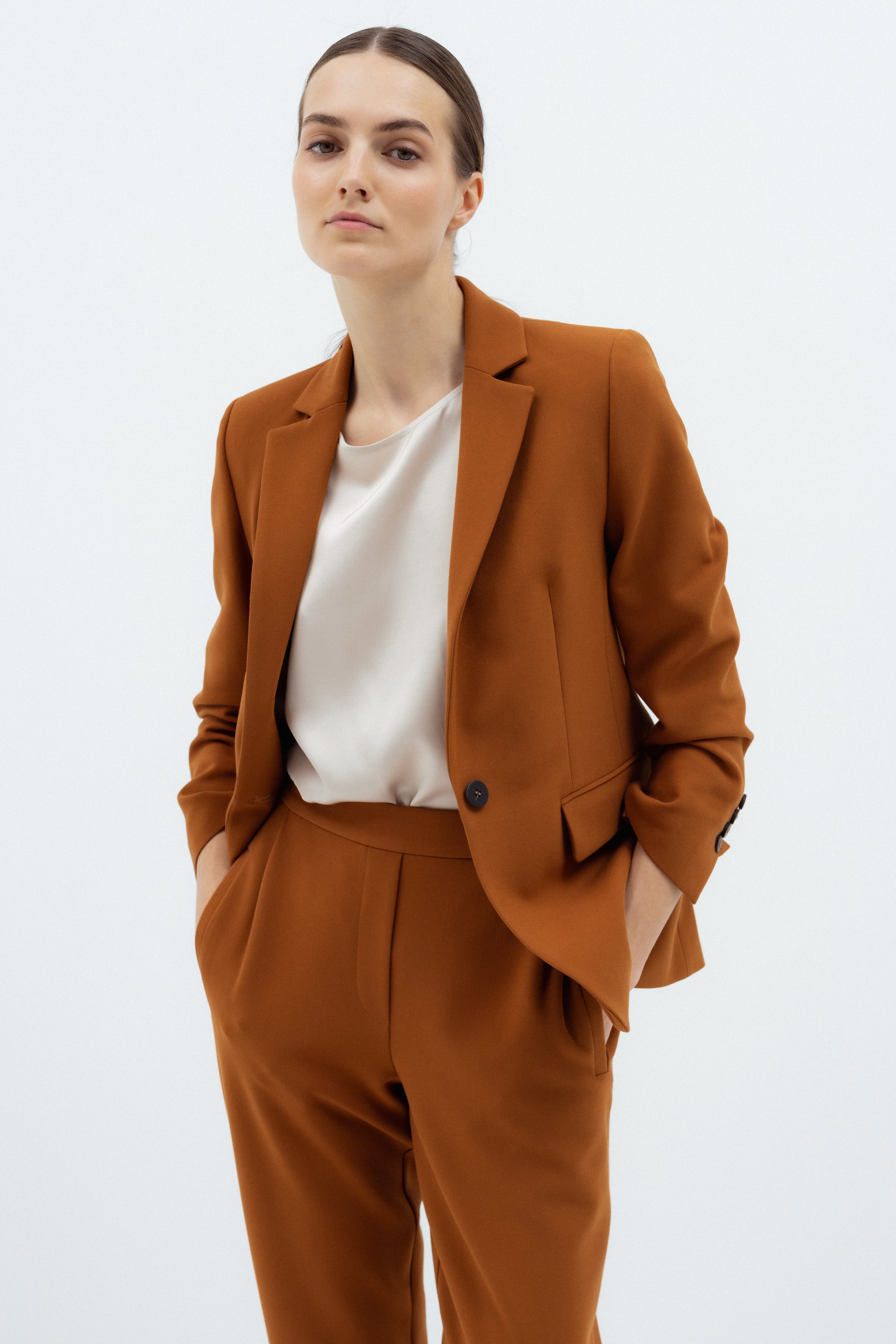 SINGLE-BREASTED CHESTNUT BLAZER