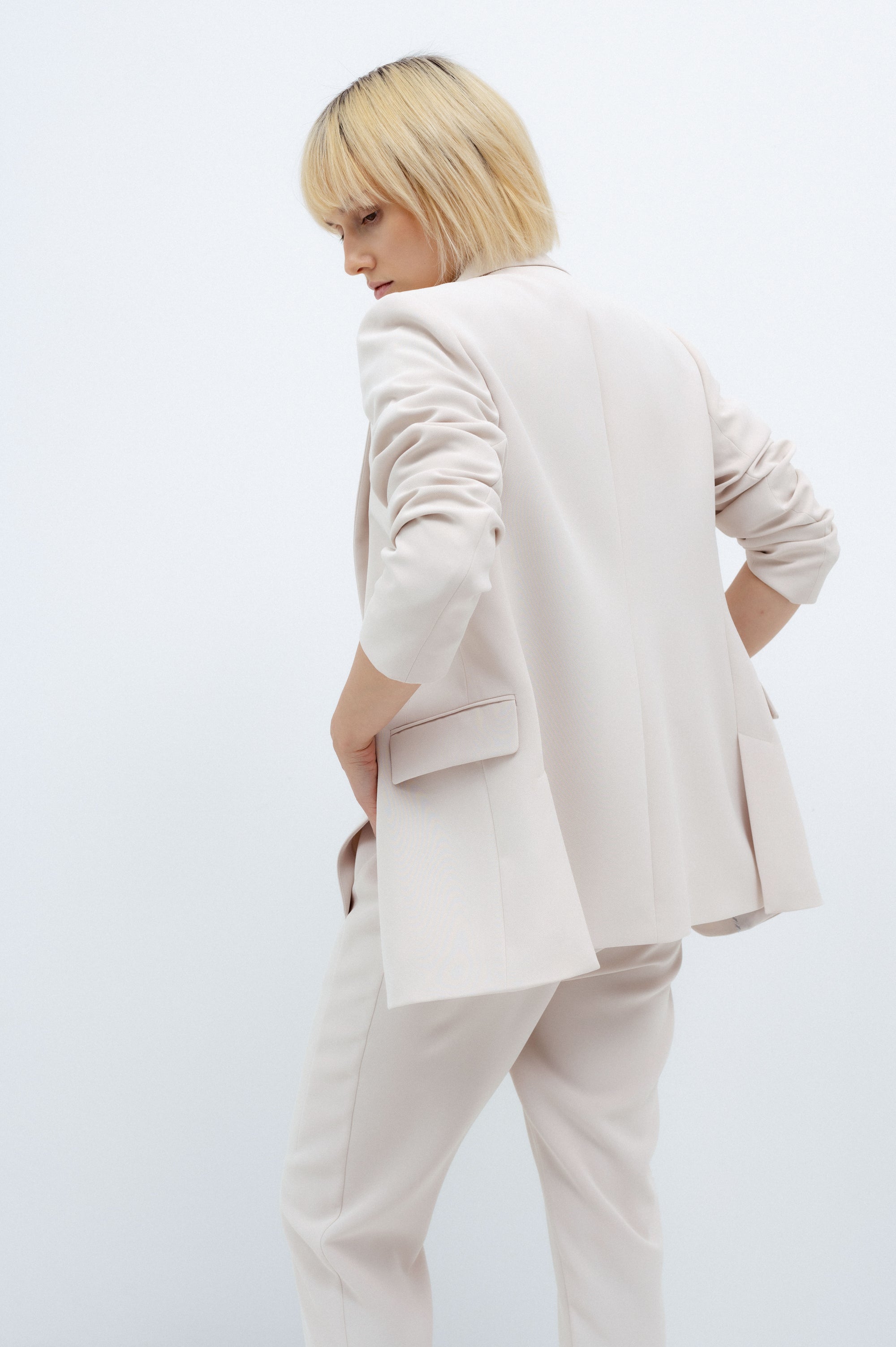 SINGLE-BREASTED SLIM FIT MILK BLAZER