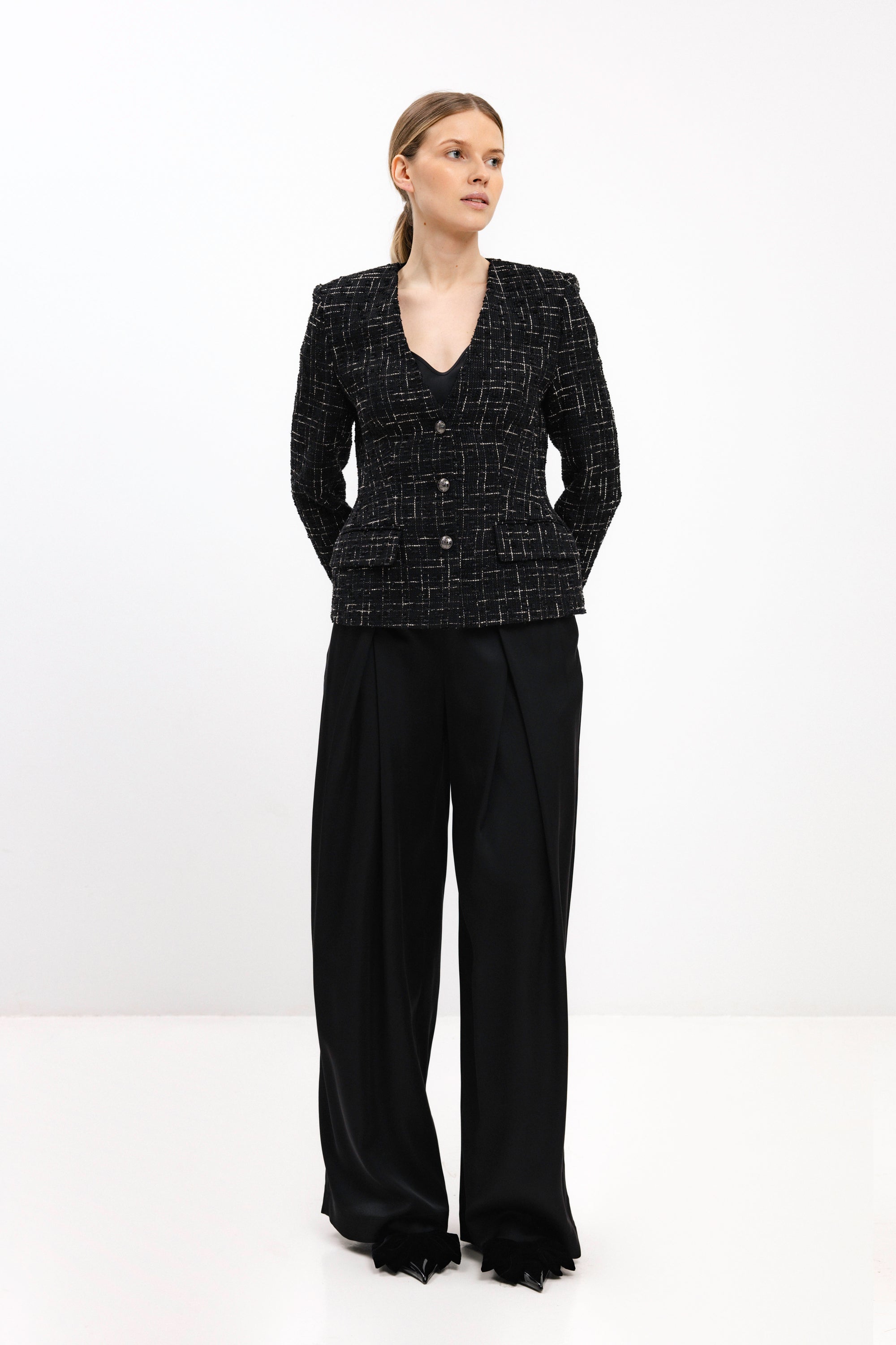 BLACK FITTED TEXTURED BLAZER