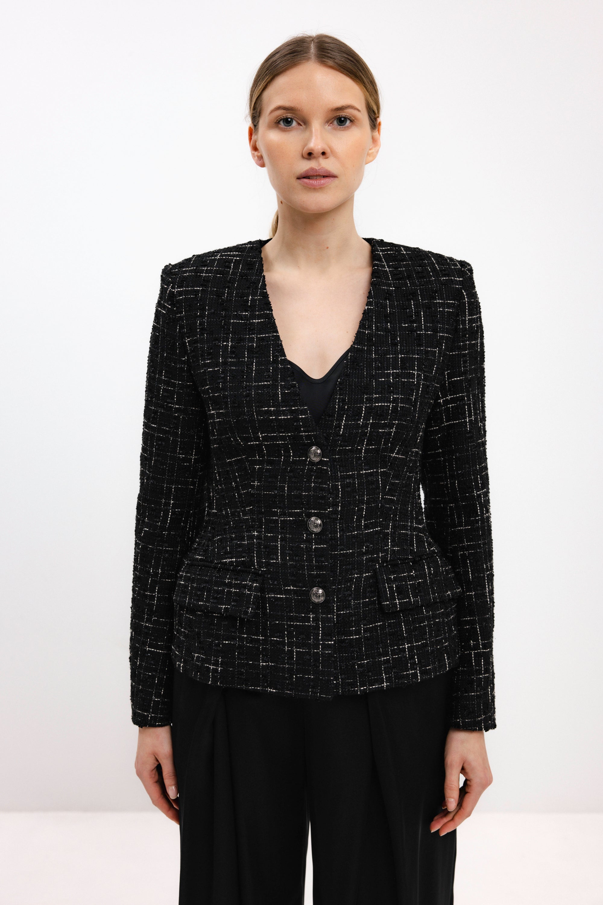 BLACK FITTED TEXTURED BLAZER