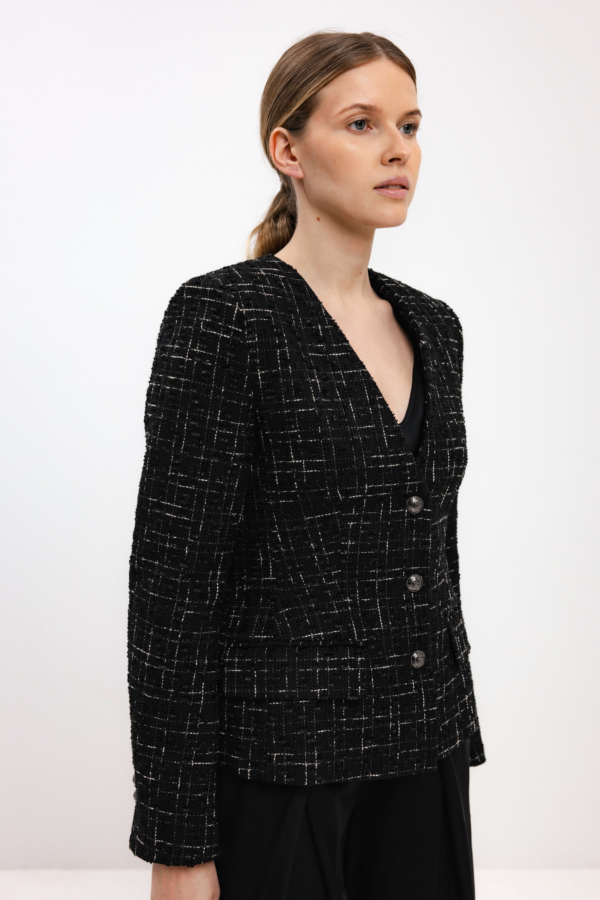 BLACK FITTED TEXTURED BLAZER