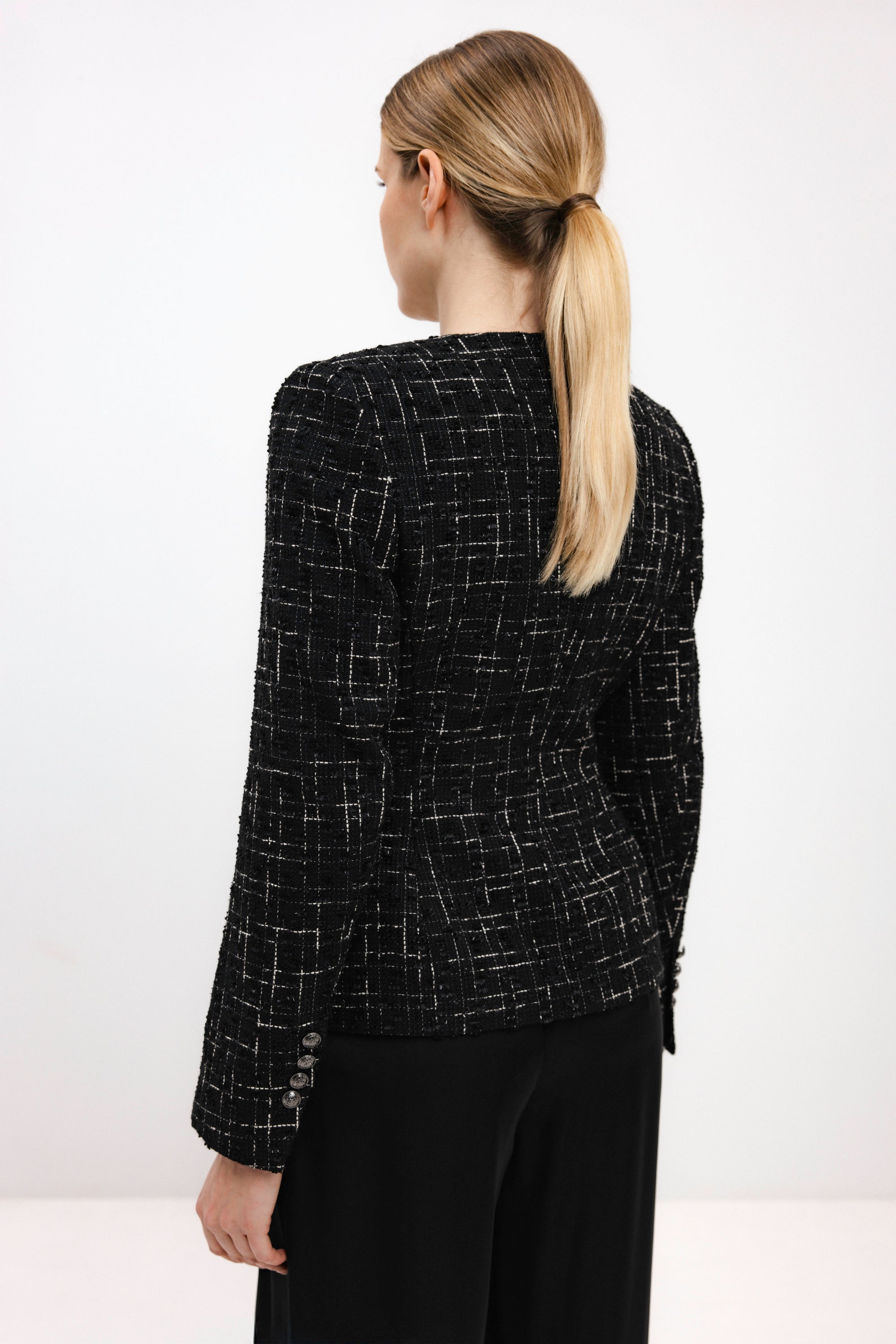 BLACK FITTED TEXTURED BLAZER