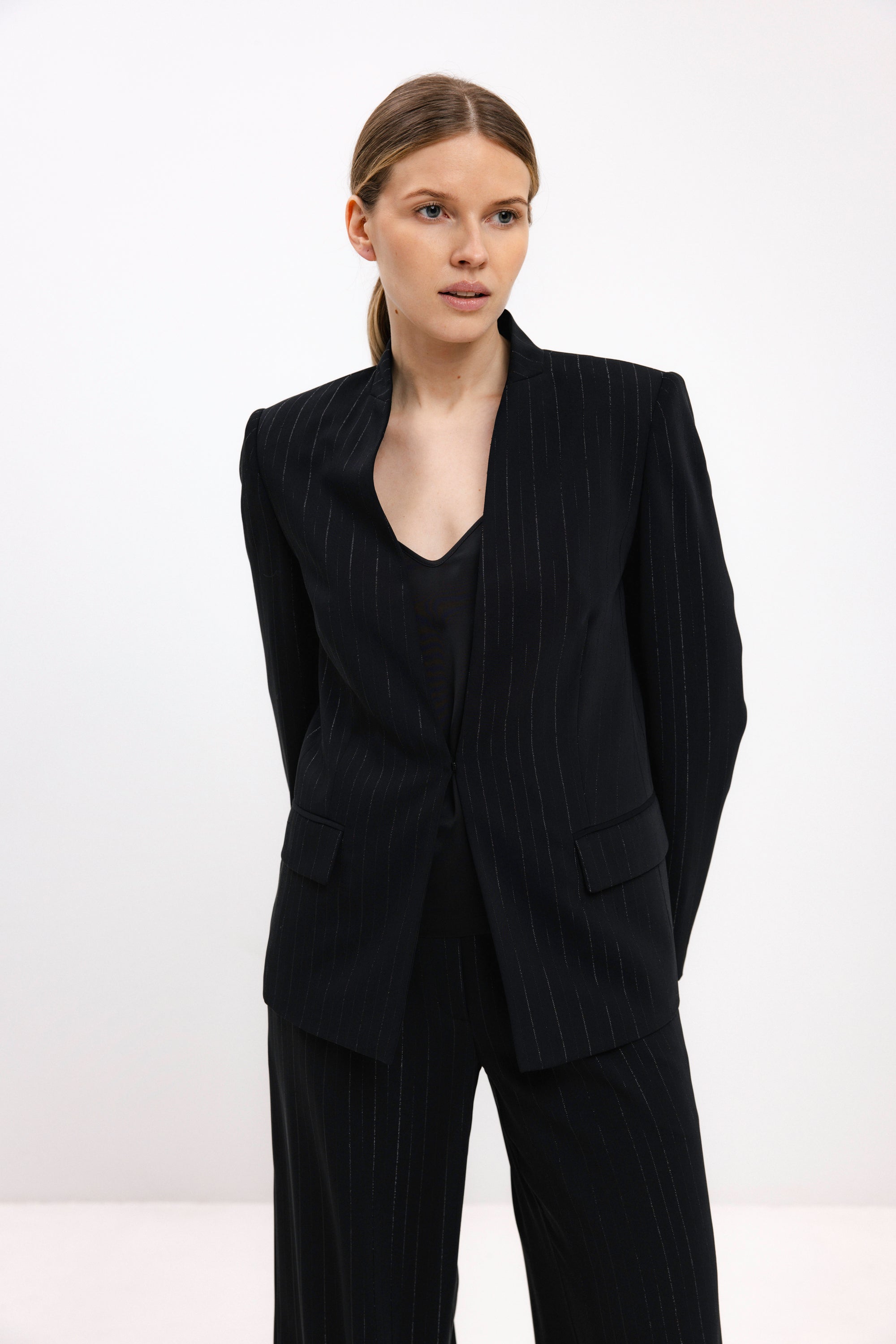 JUODAS DRYŽUOTAS TIESUS ŠVARKAS