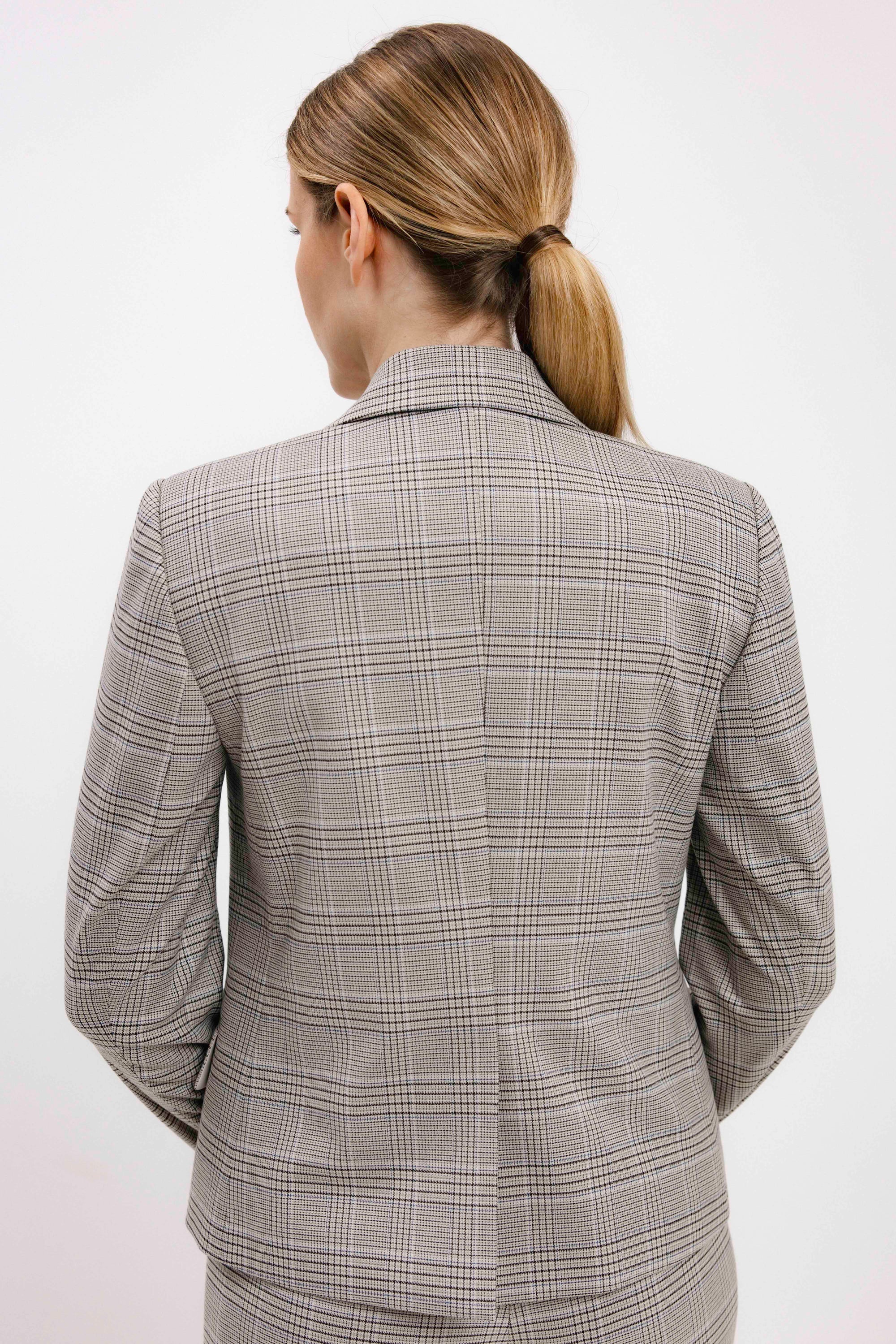 ŠVIESUS LANGUOTAS VIENAEILIS ŠVARKAS