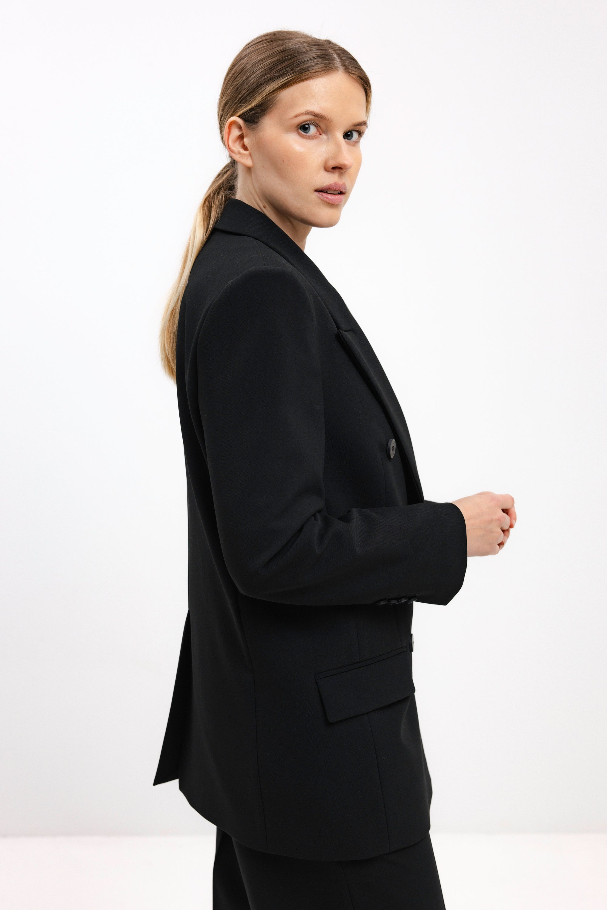 DOUBLE-BREASTED BLACK BLAZER