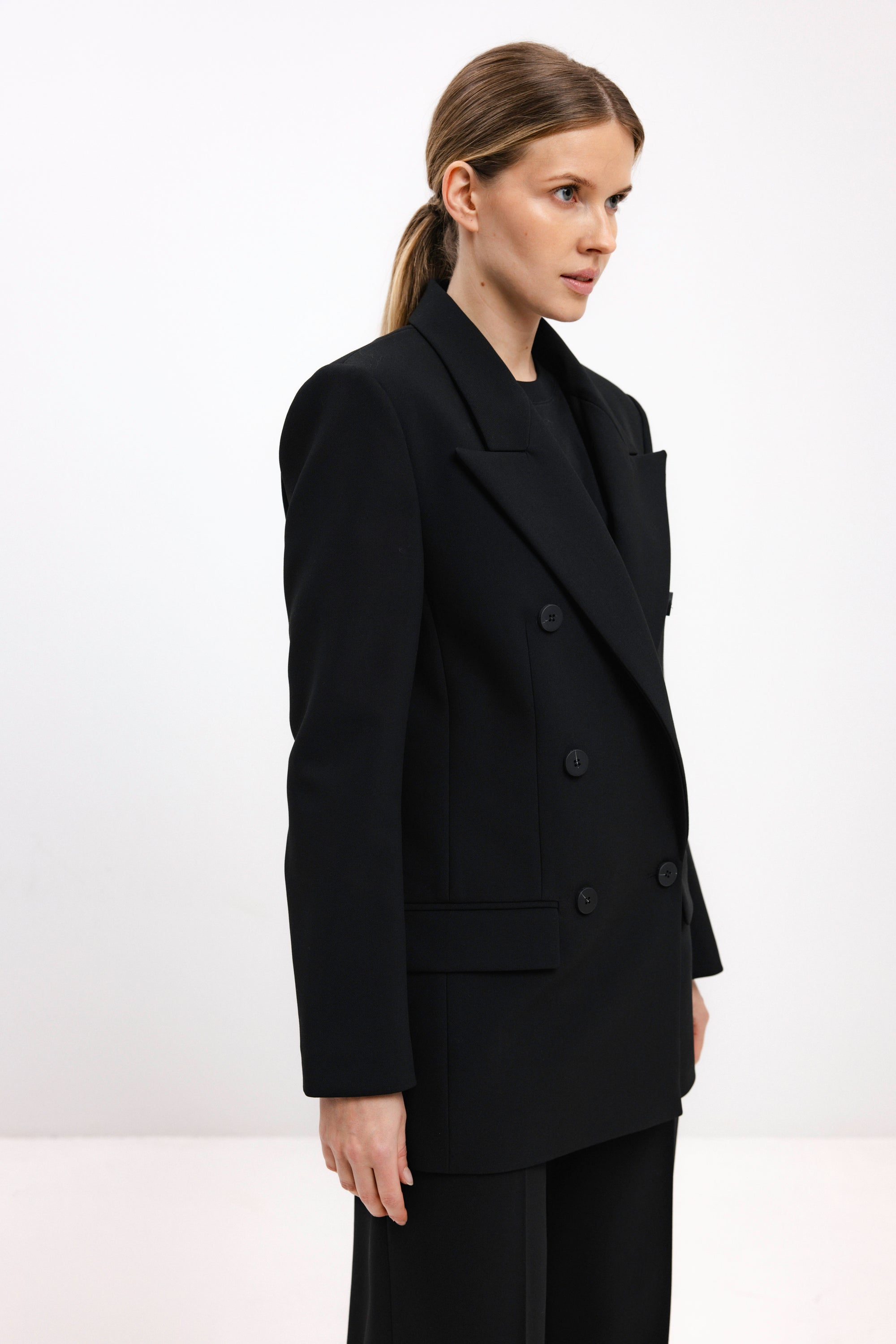 DOUBLE-BREASTED BLACK BLAZER