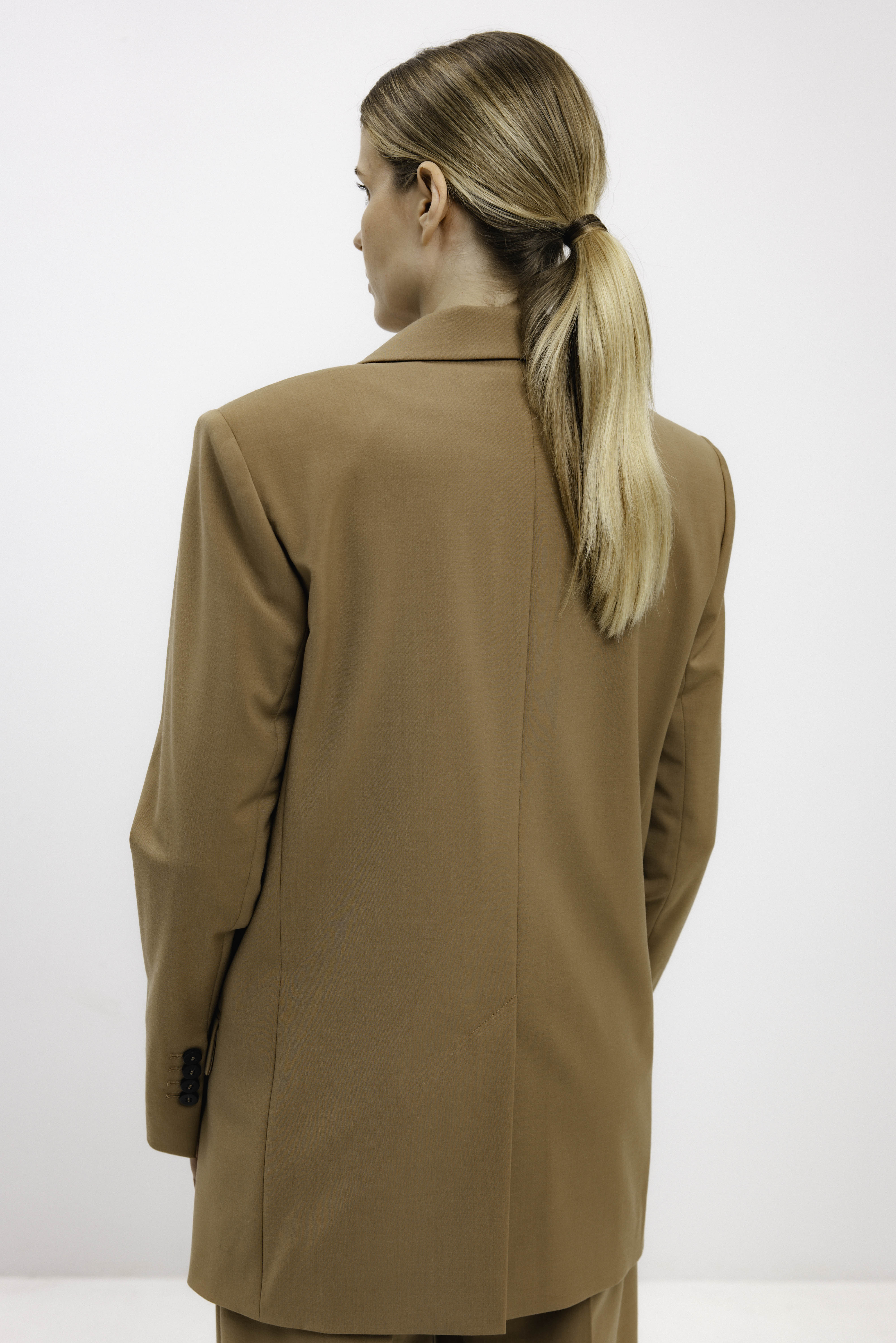 DOUBLE-BREASTED CAMEL BLAZER