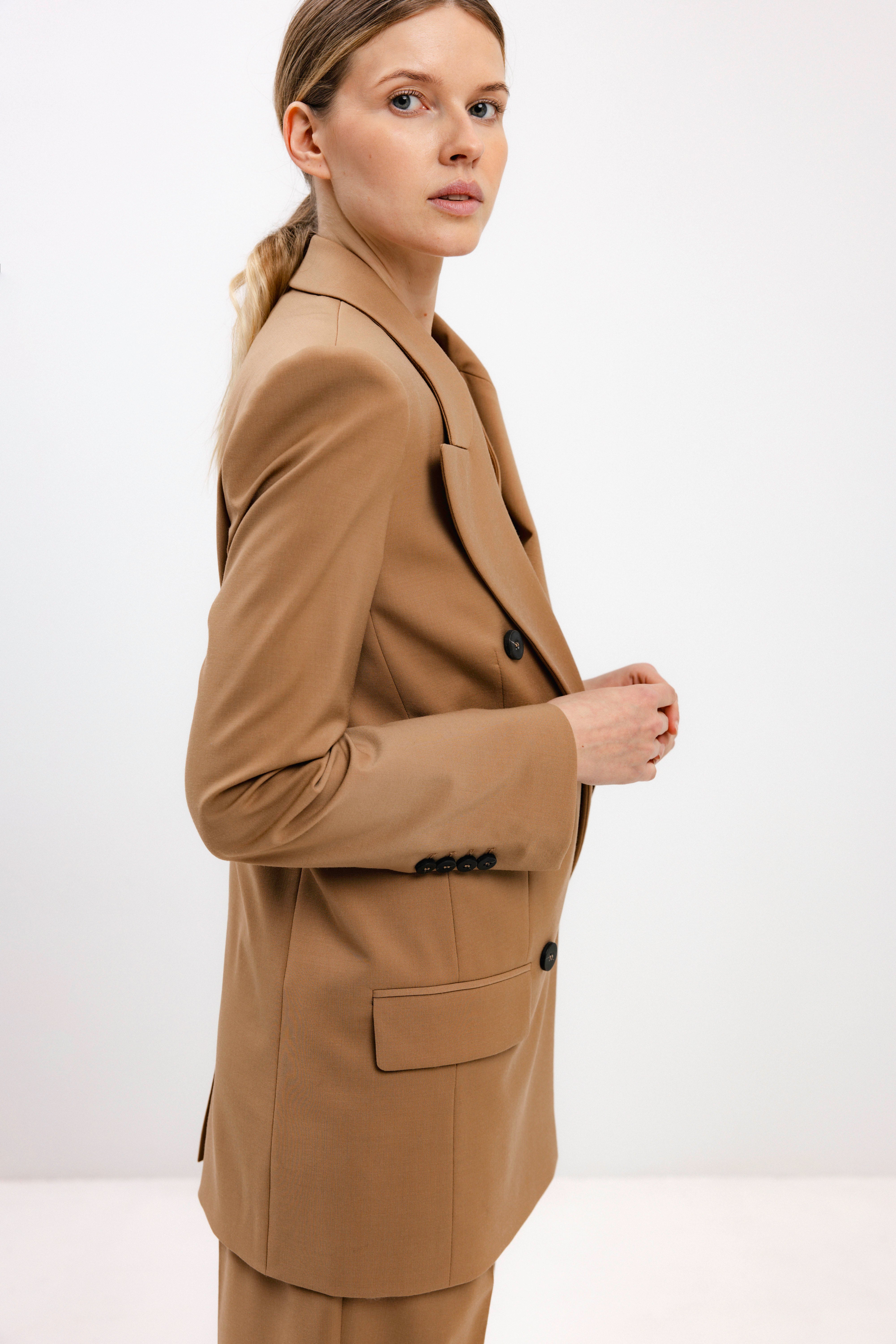 DOUBLE-BREASTED CAMEL BLAZER