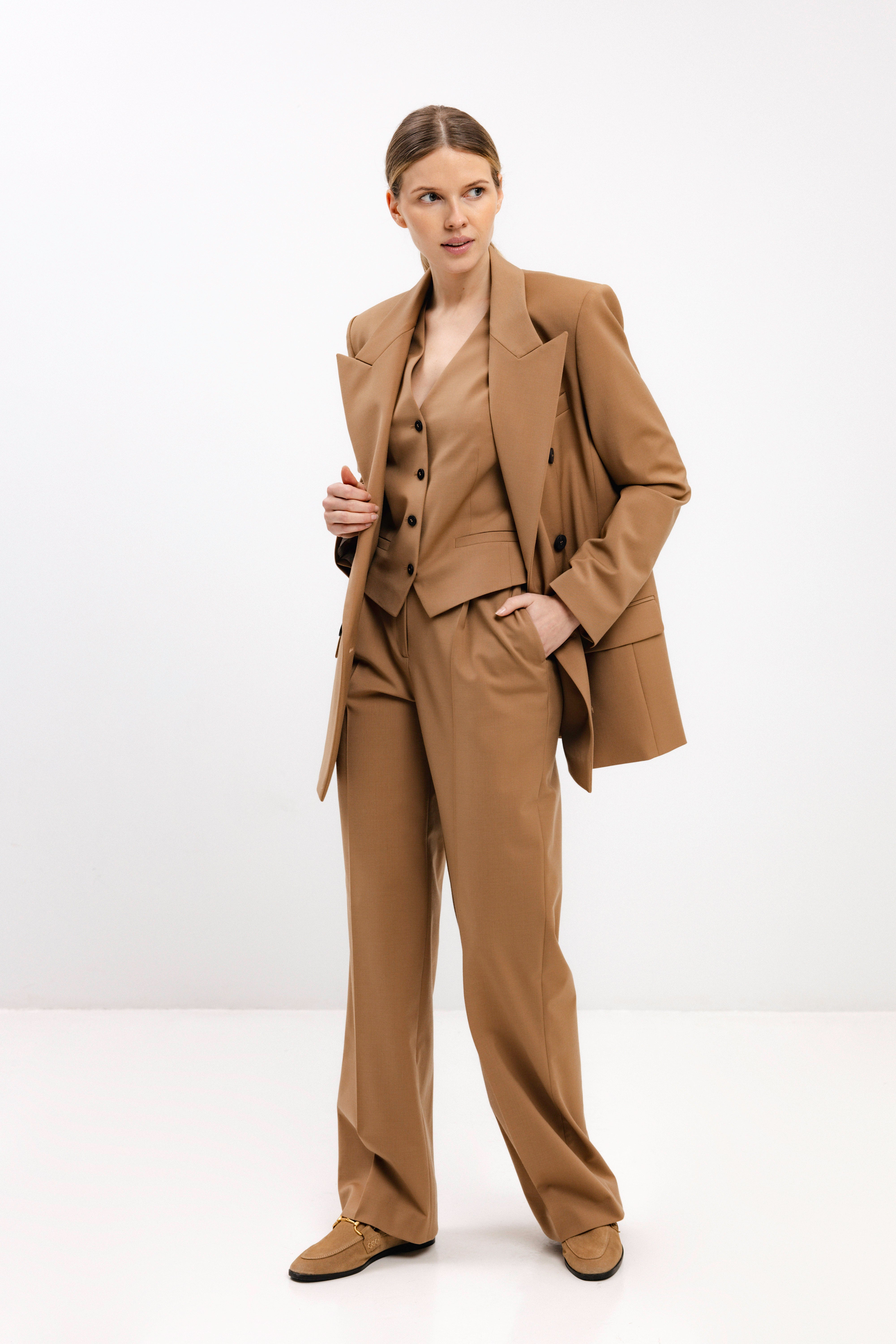 DOUBLE-BREASTED CAMEL BLAZER