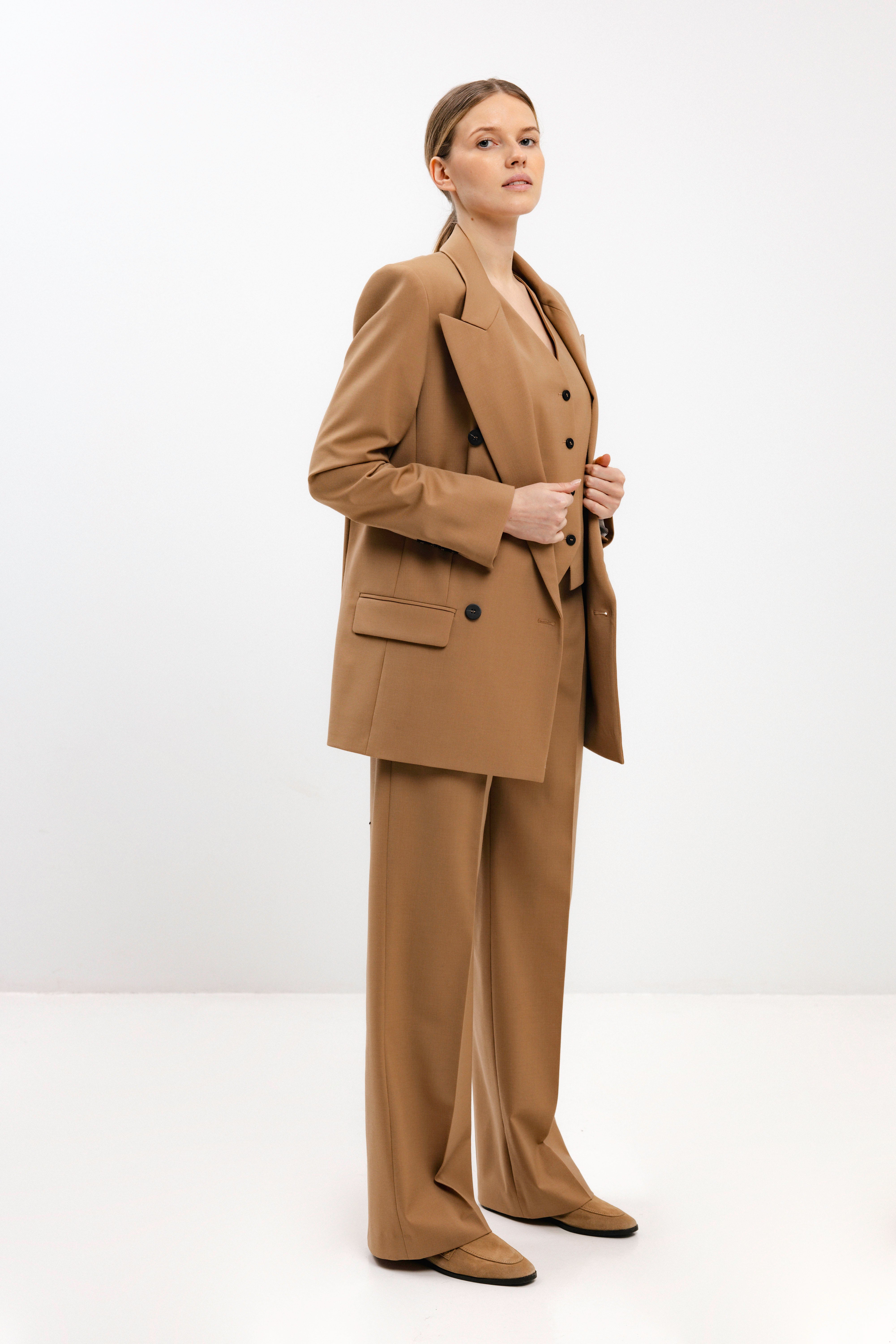 DOUBLE-BREASTED CAMEL BLAZER