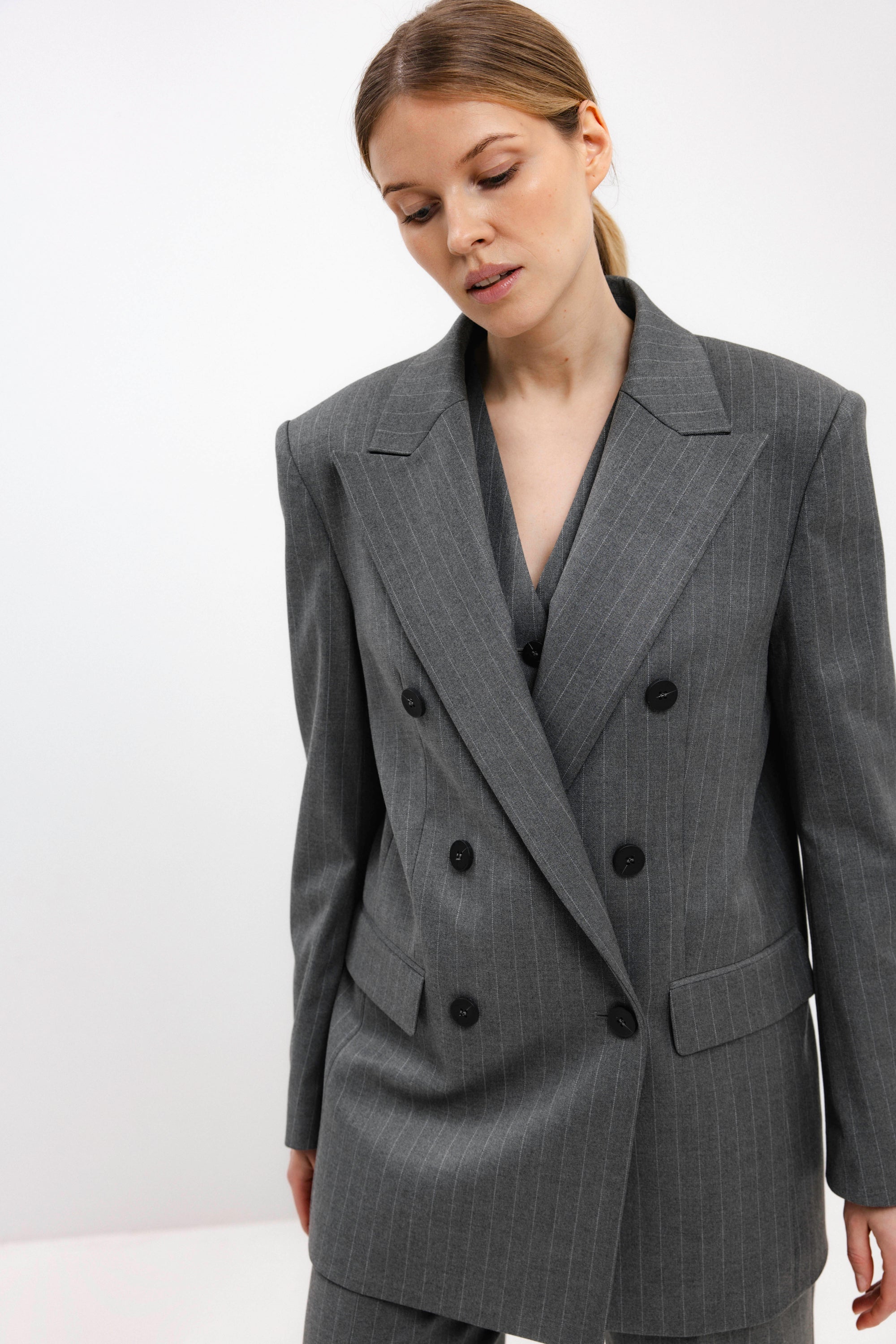 GREY STRIPED DOUBLE-BREASTED BLAZER