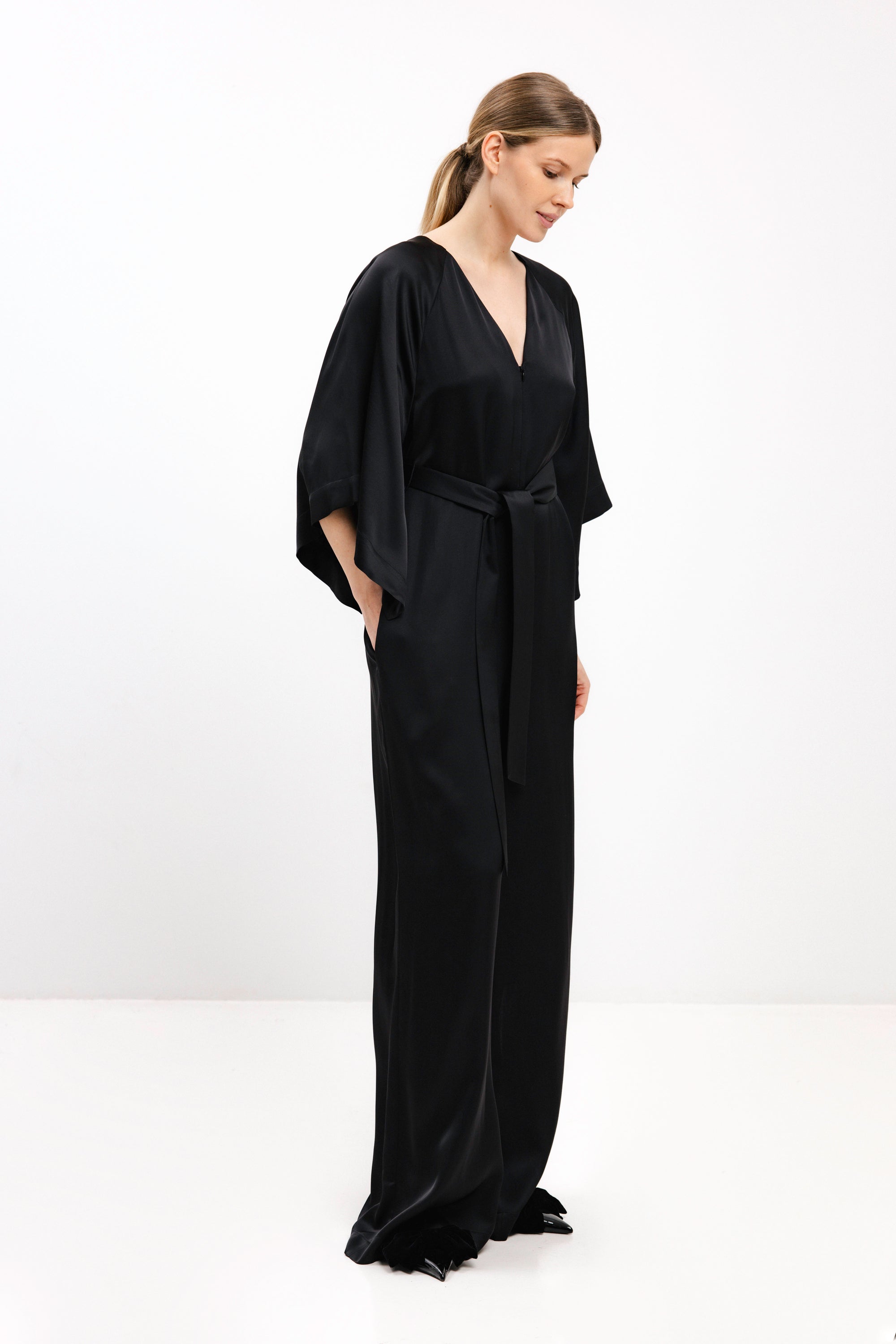 JUODOS KOMBINEZONAS SU DIRŽU