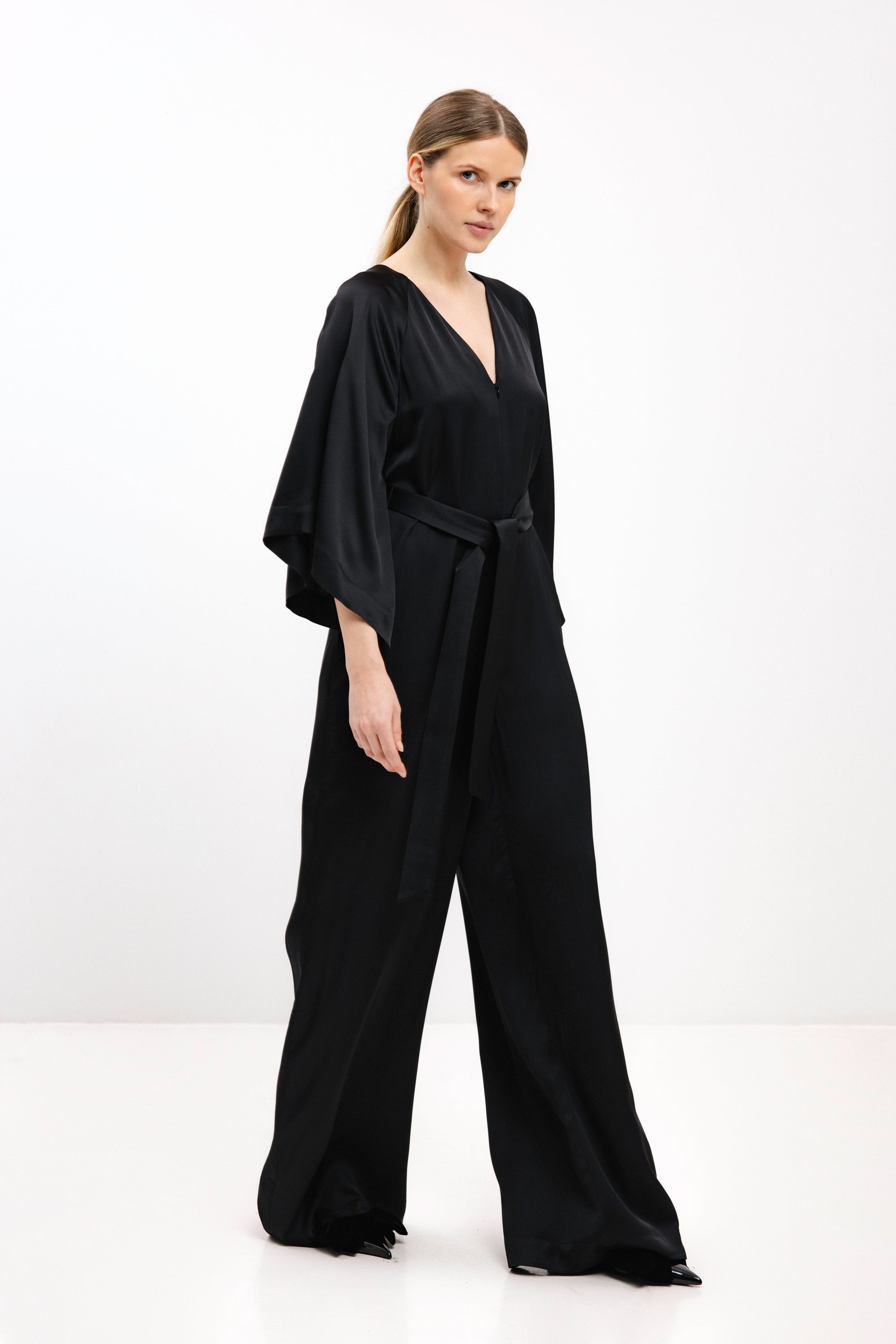 JUODOS KOMBINEZONAS SU DIRŽU