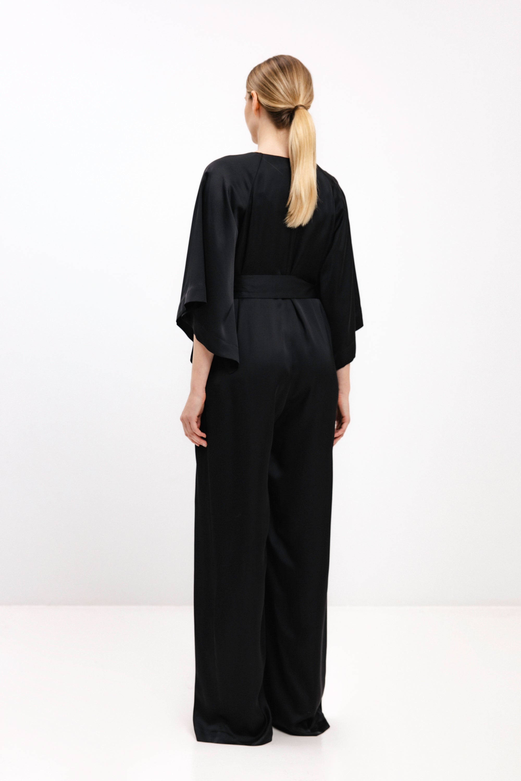 JUODOS KOMBINEZONAS SU DIRŽU