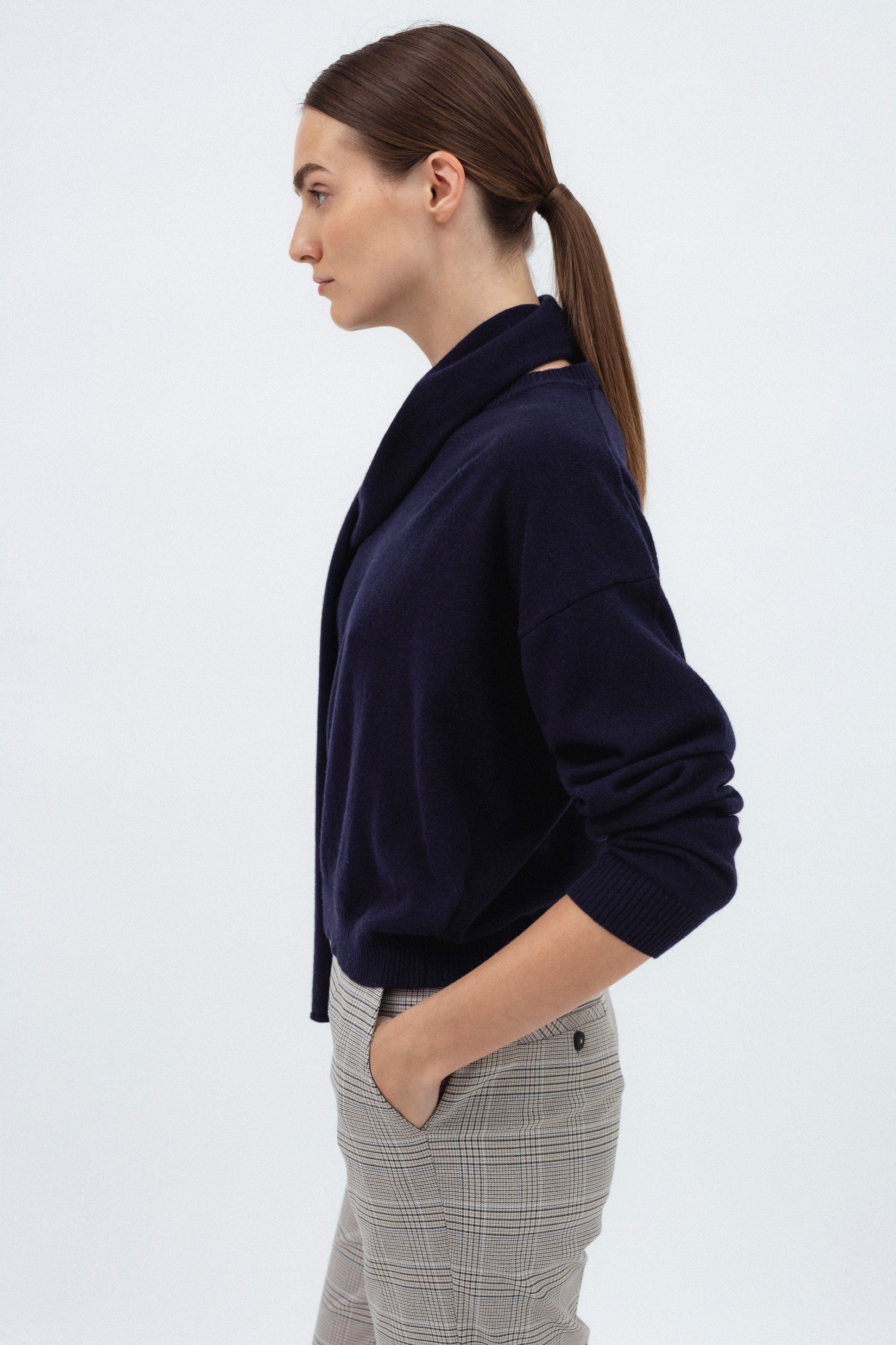 NAVY SWEATER WITH SCARF