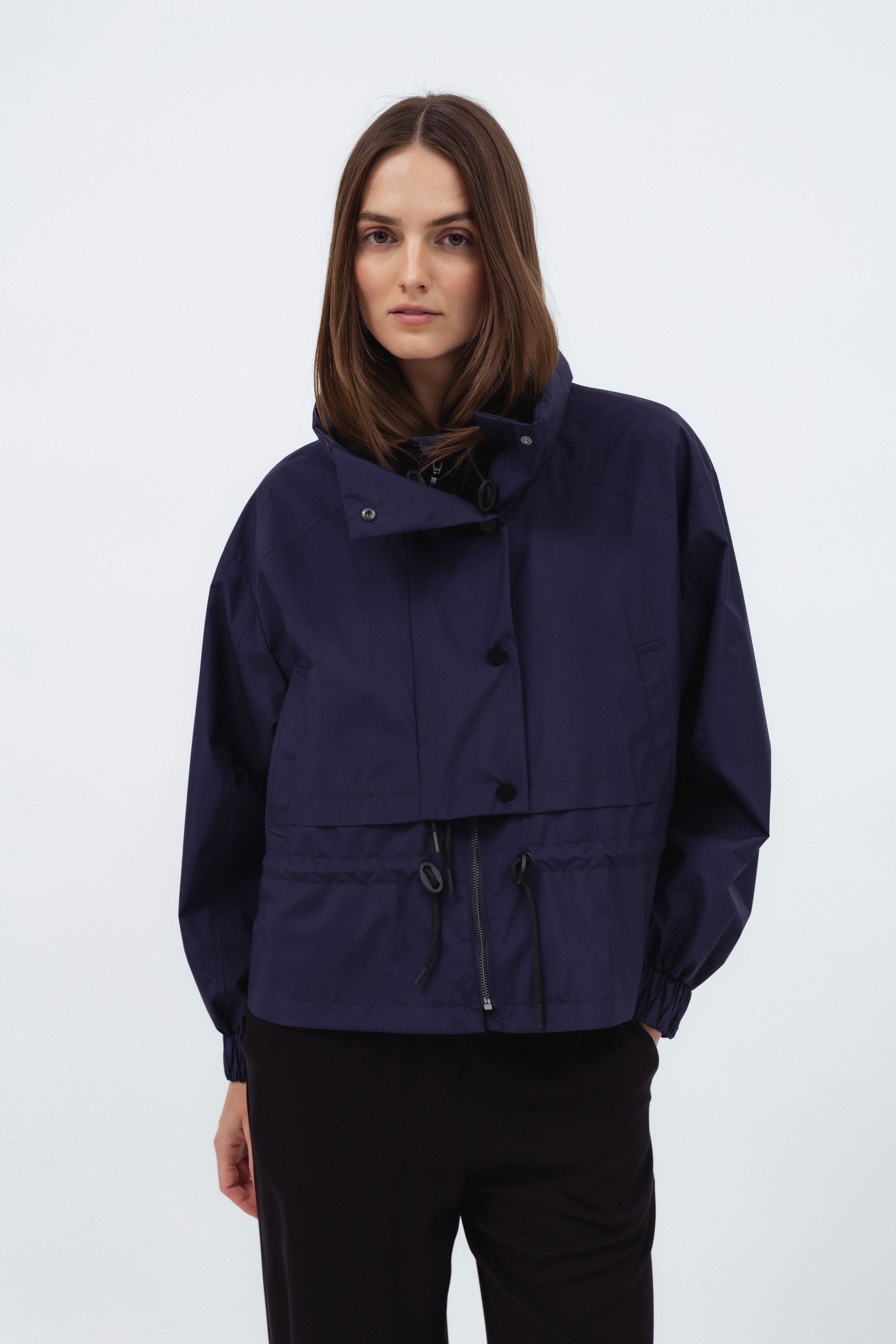NAVY SHORT RAINCOAT WITH HOOD