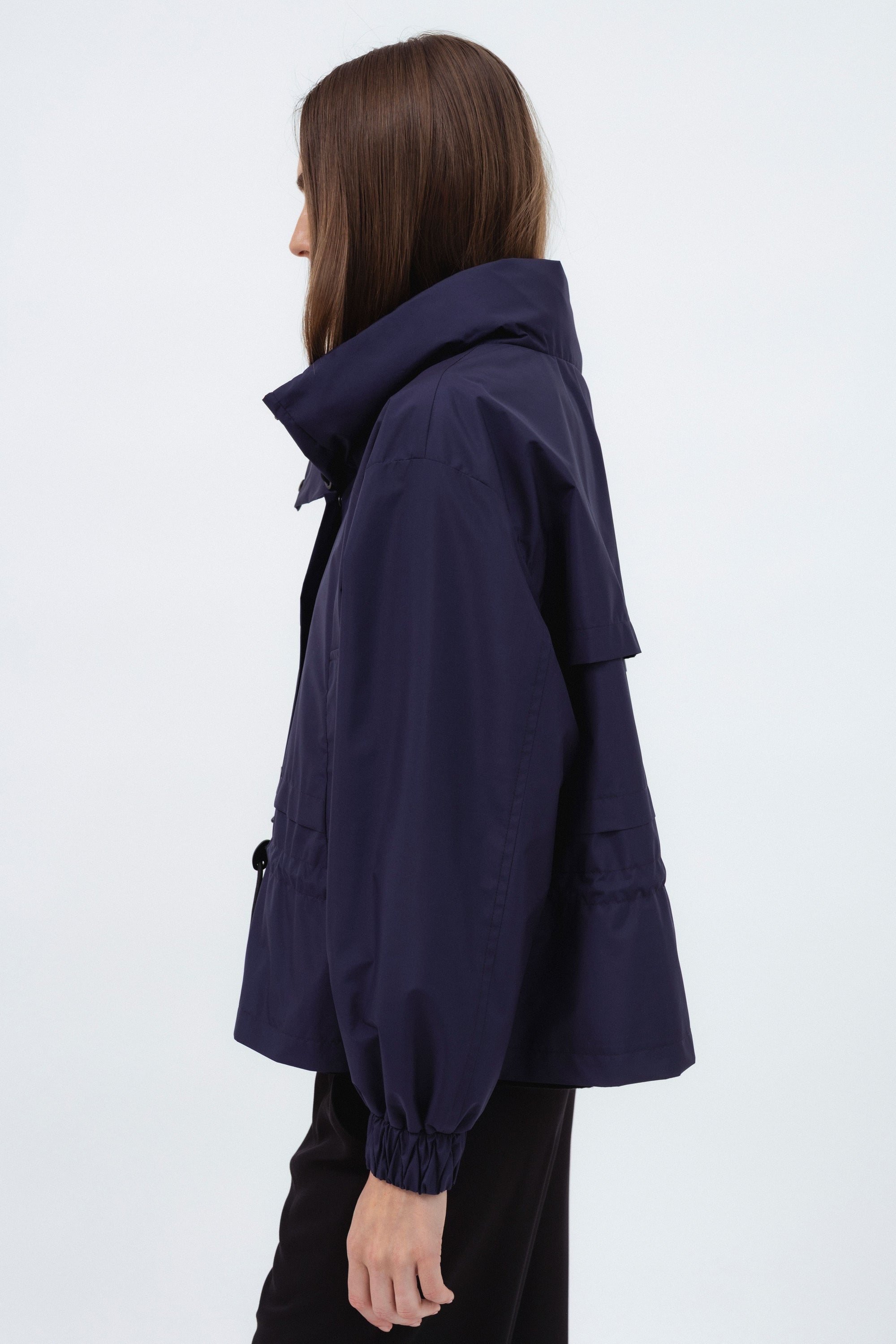 NAVY SHORT RAINCOAT WITH HOOD