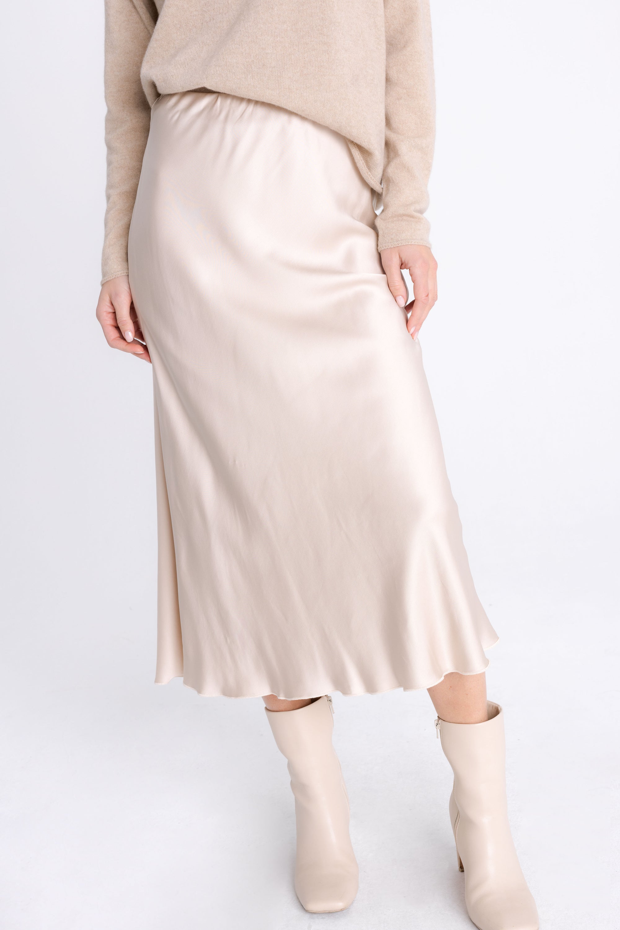 FLARED MIDI BEIGE SKIRT