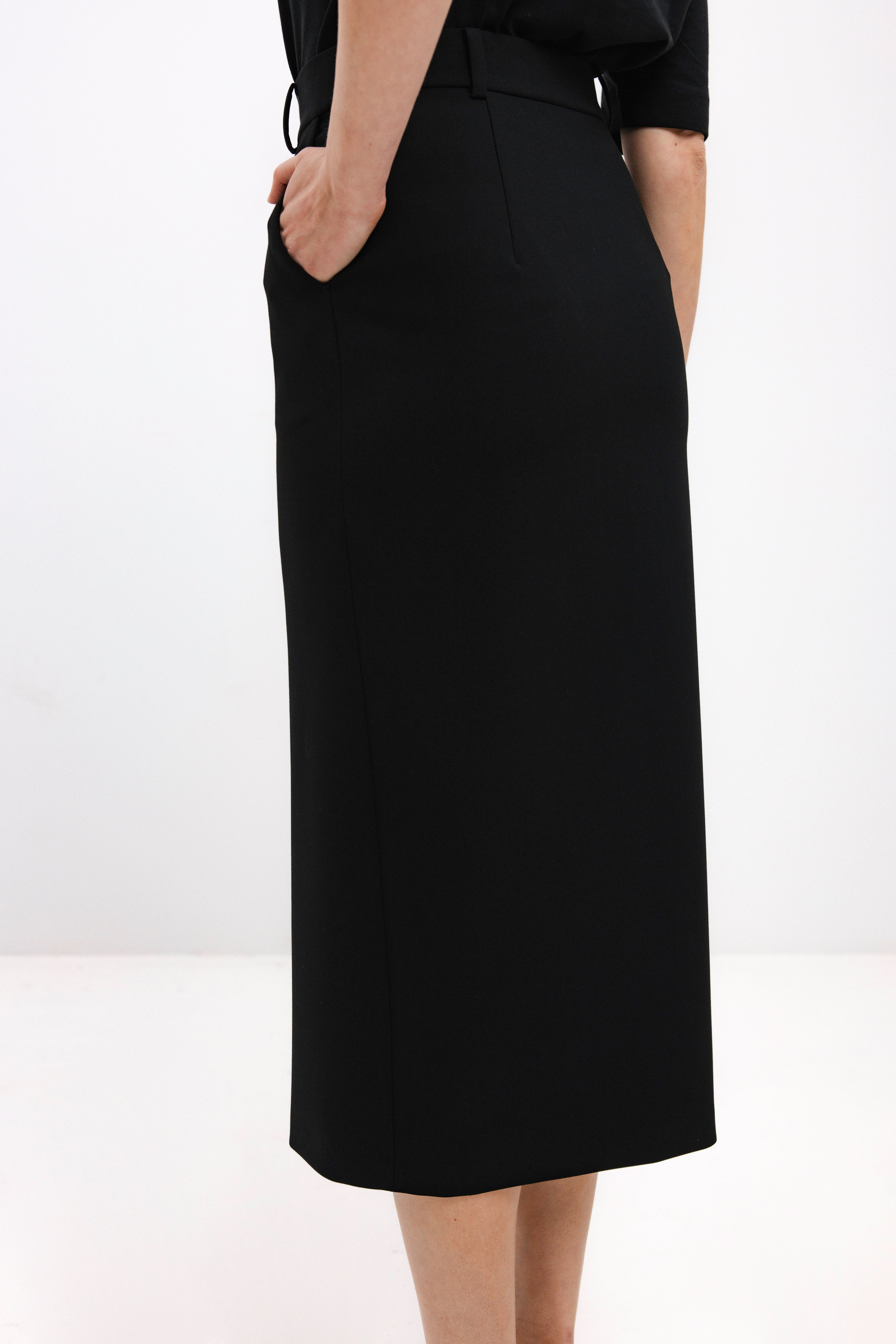 STRAIGHT-CUT BLACK MIDI SKIRT