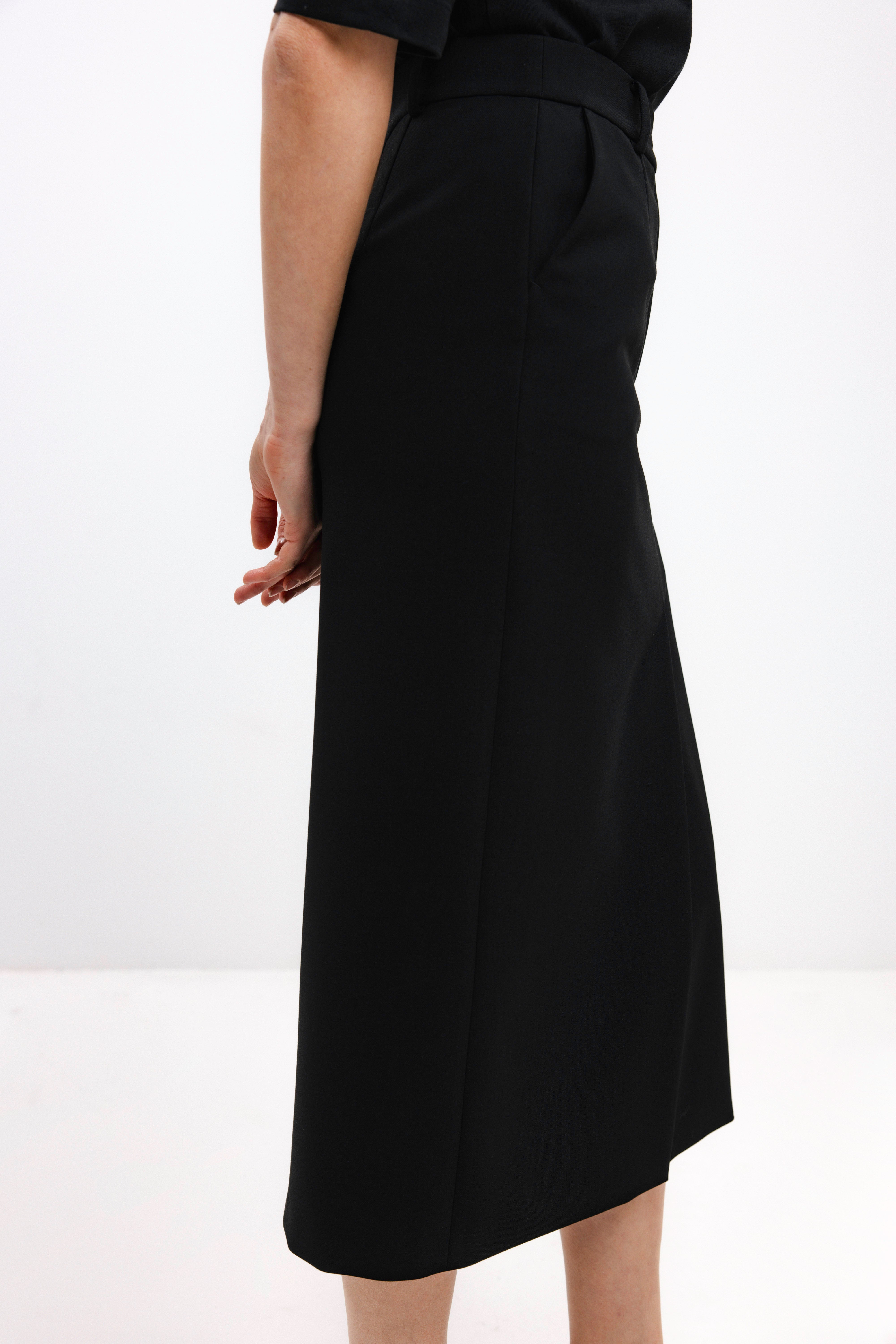 STRAIGHT-CUT BLACK MIDI SKIRT