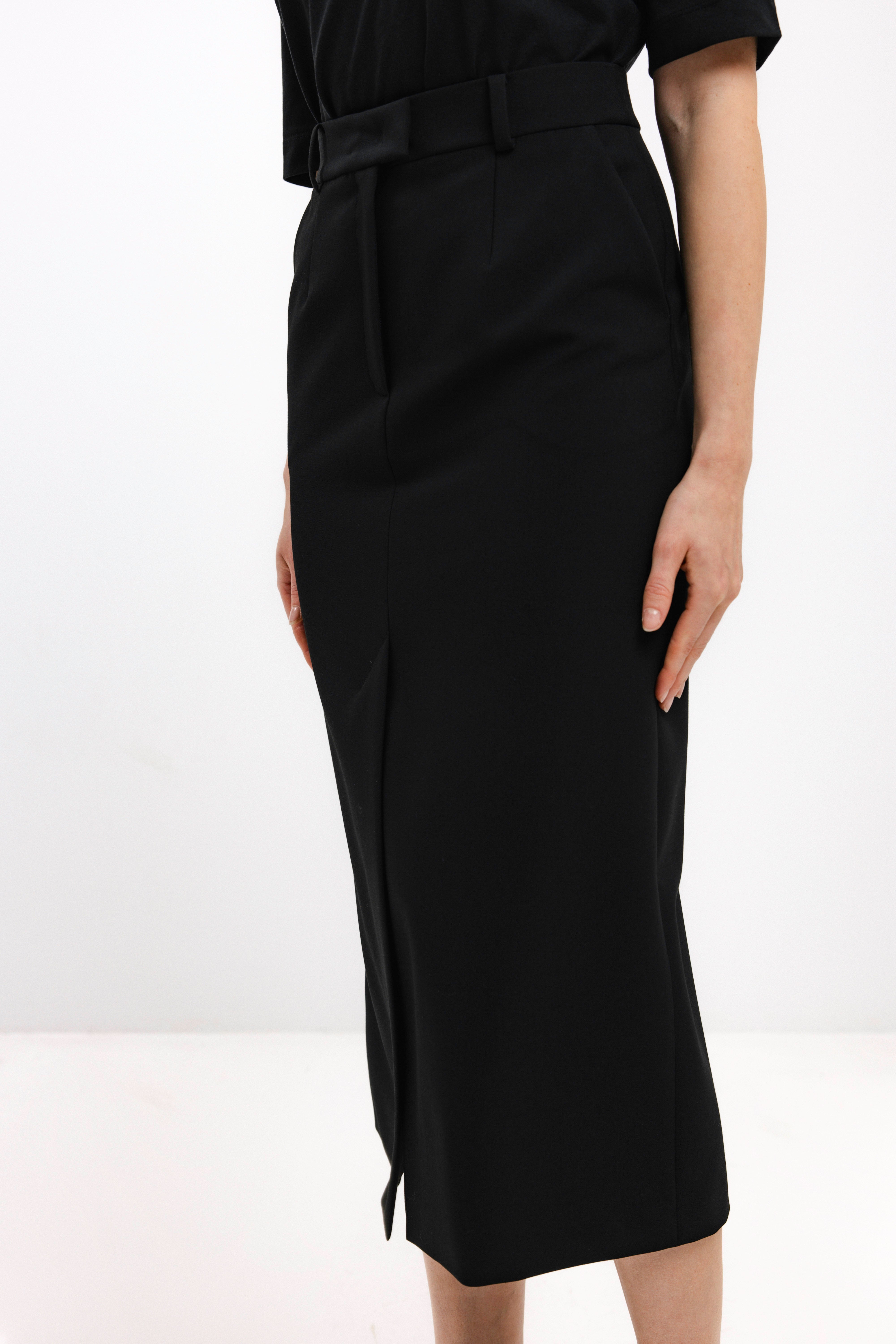STRAIGHT-CUT BLACK MIDI SKIRT
