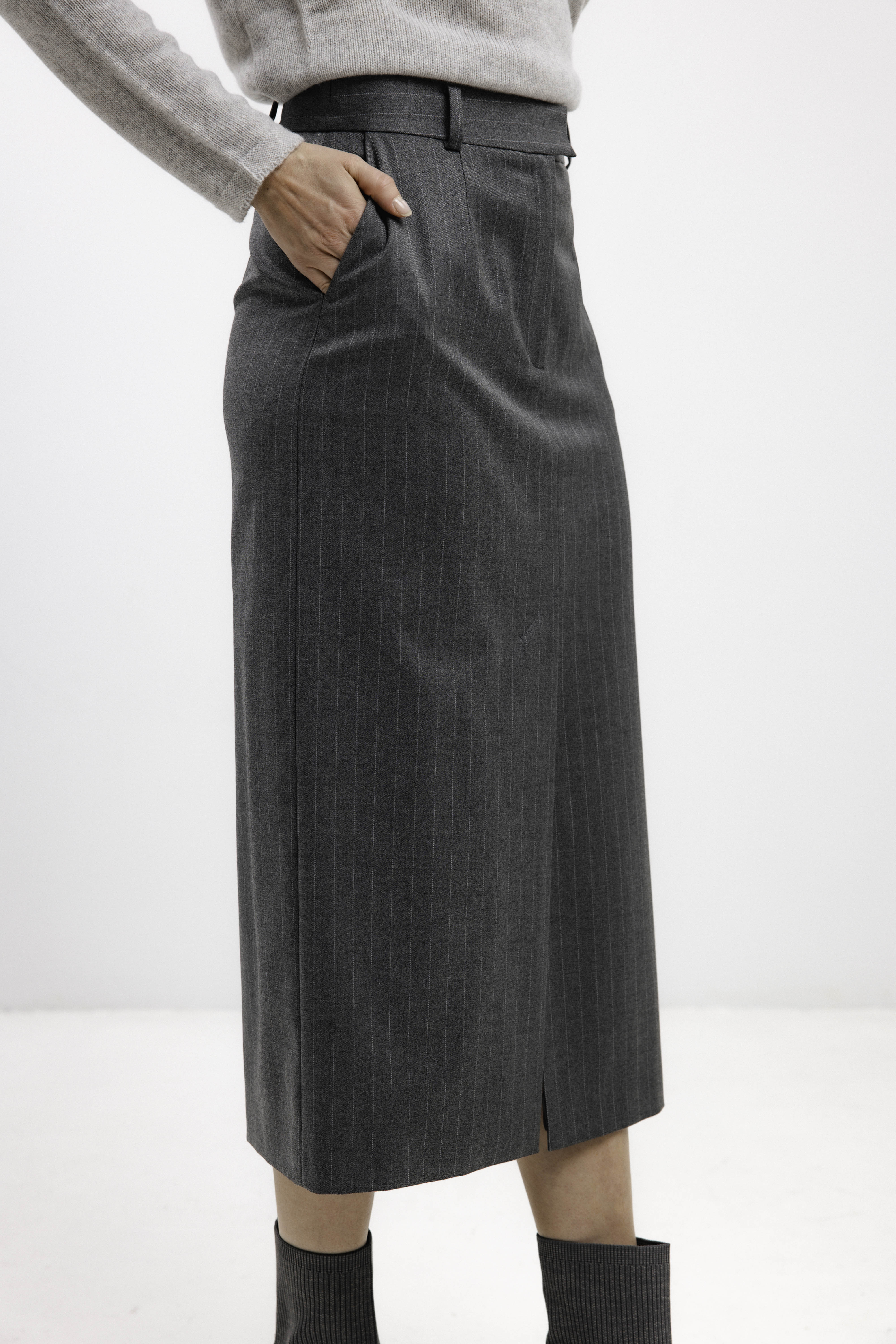 GREY STRIPED STRAIGHT-CUT MIDI SKIRT