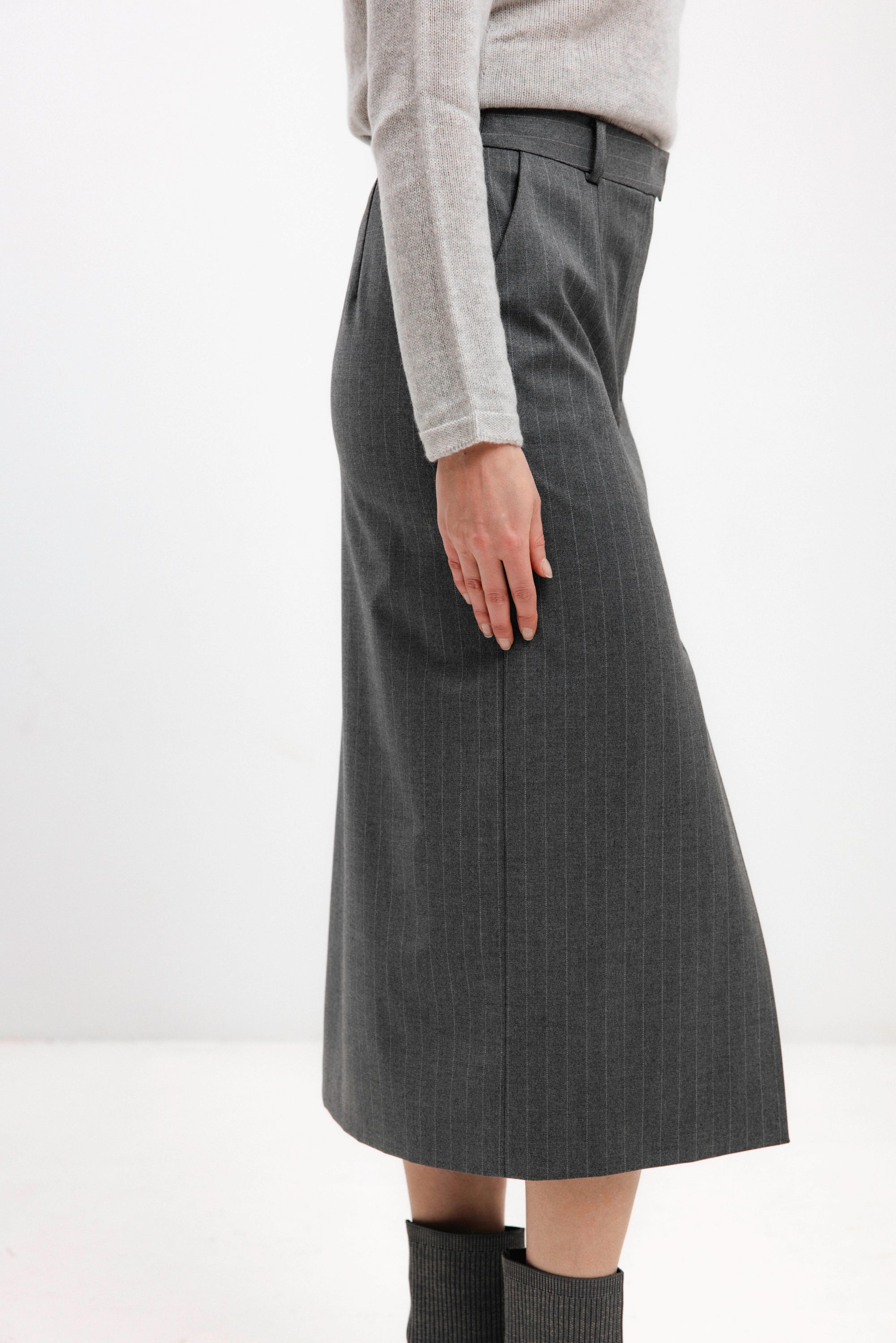 GREY STRIPED STRAIGHT-CUT MIDI SKIRT