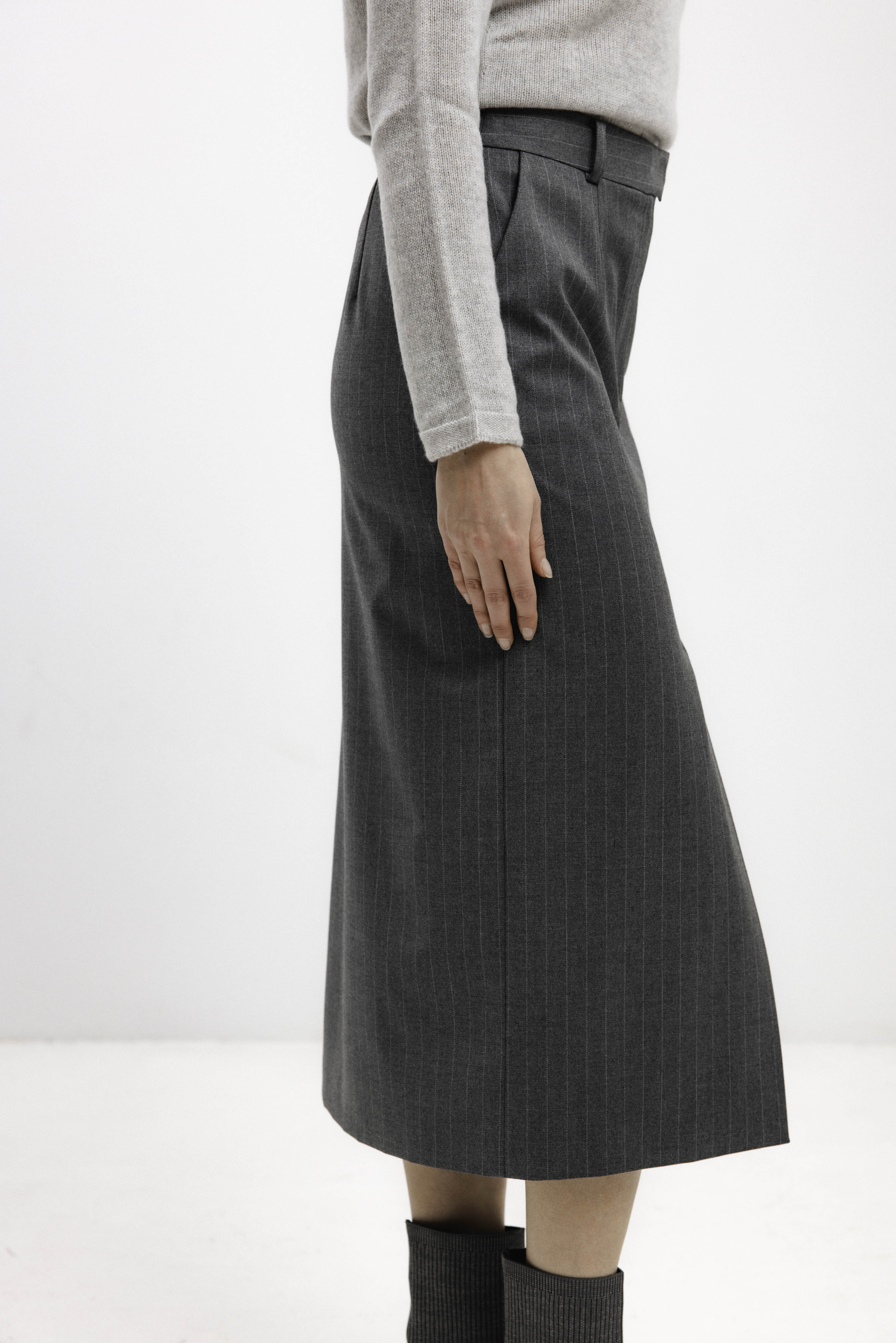 GREY STRIPED STRAIGHT-CUT MIDI SKIRT