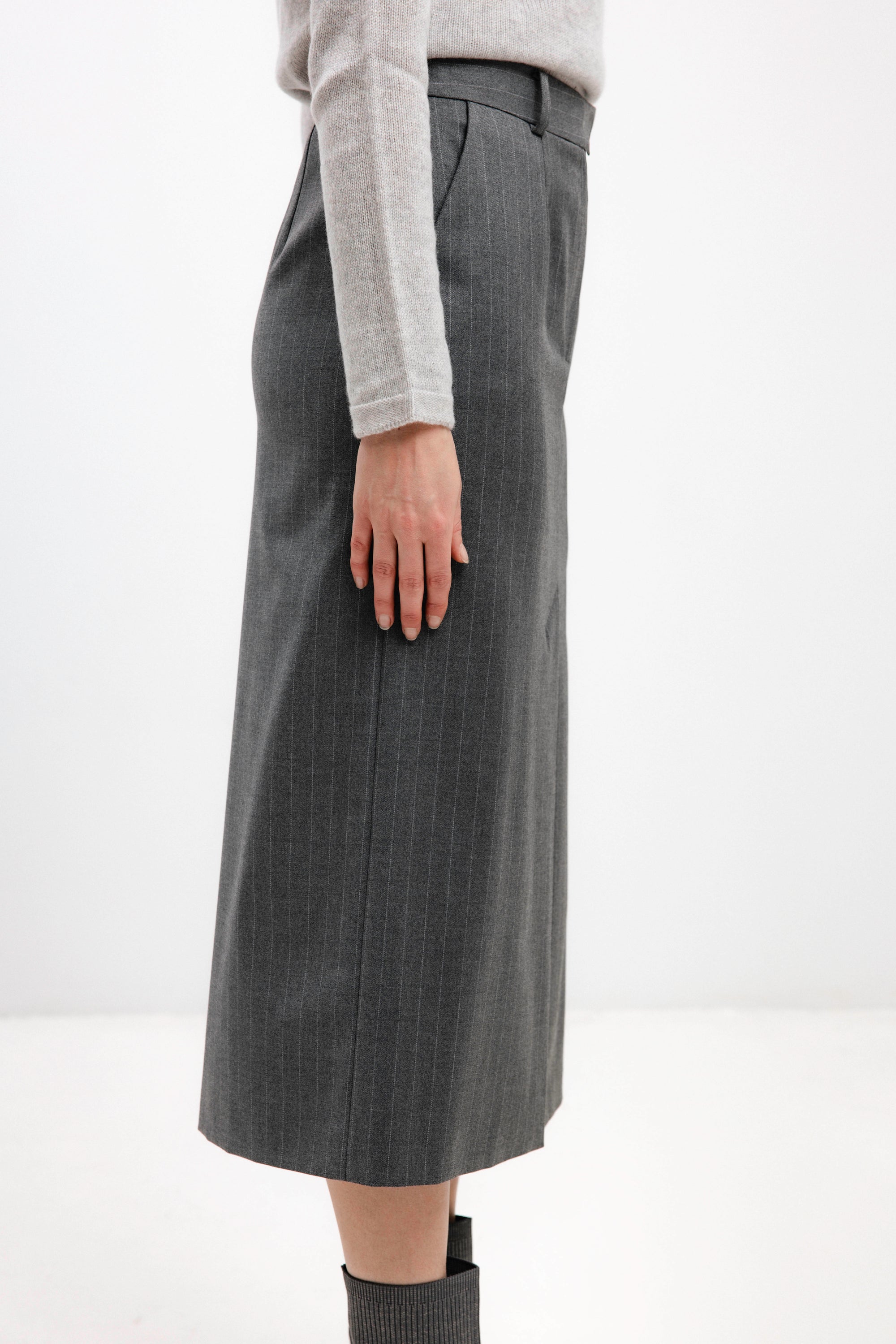 GREY STRIPED STRAIGHT-CUT MIDI SKIRT