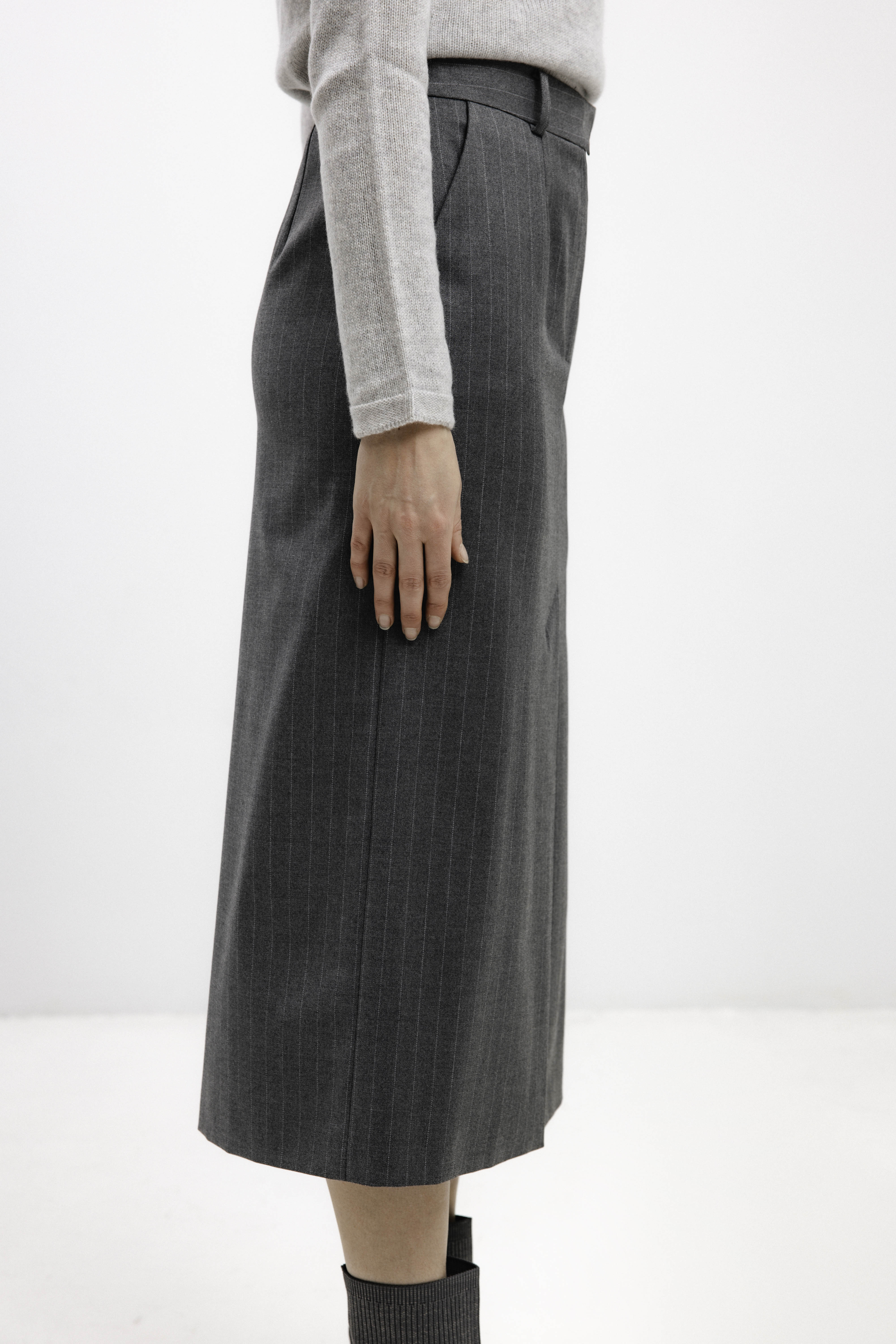 GREY STRIPED STRAIGHT-CUT MIDI SKIRT