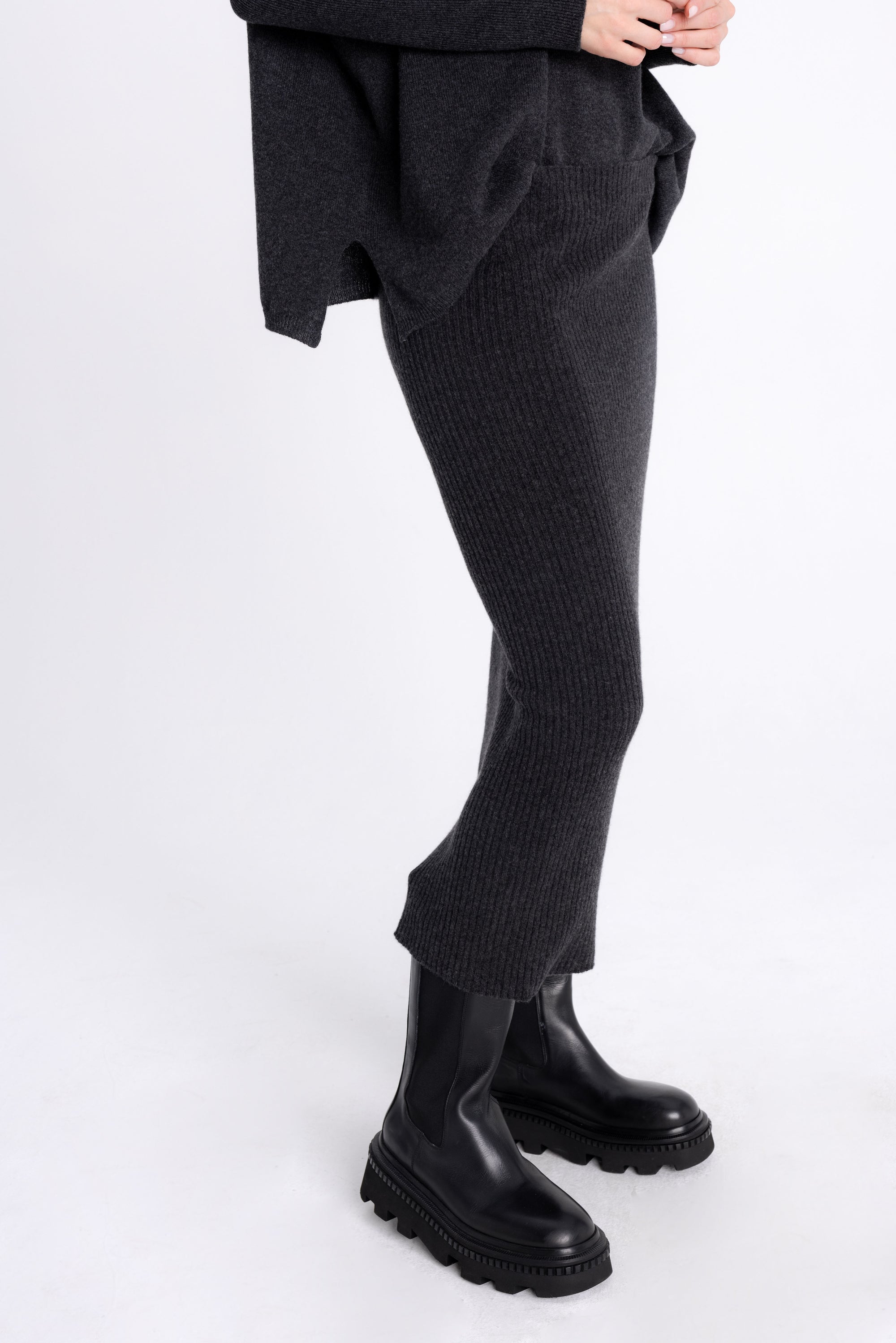 DARK GREY KNITTED CASHMERE SKIRT