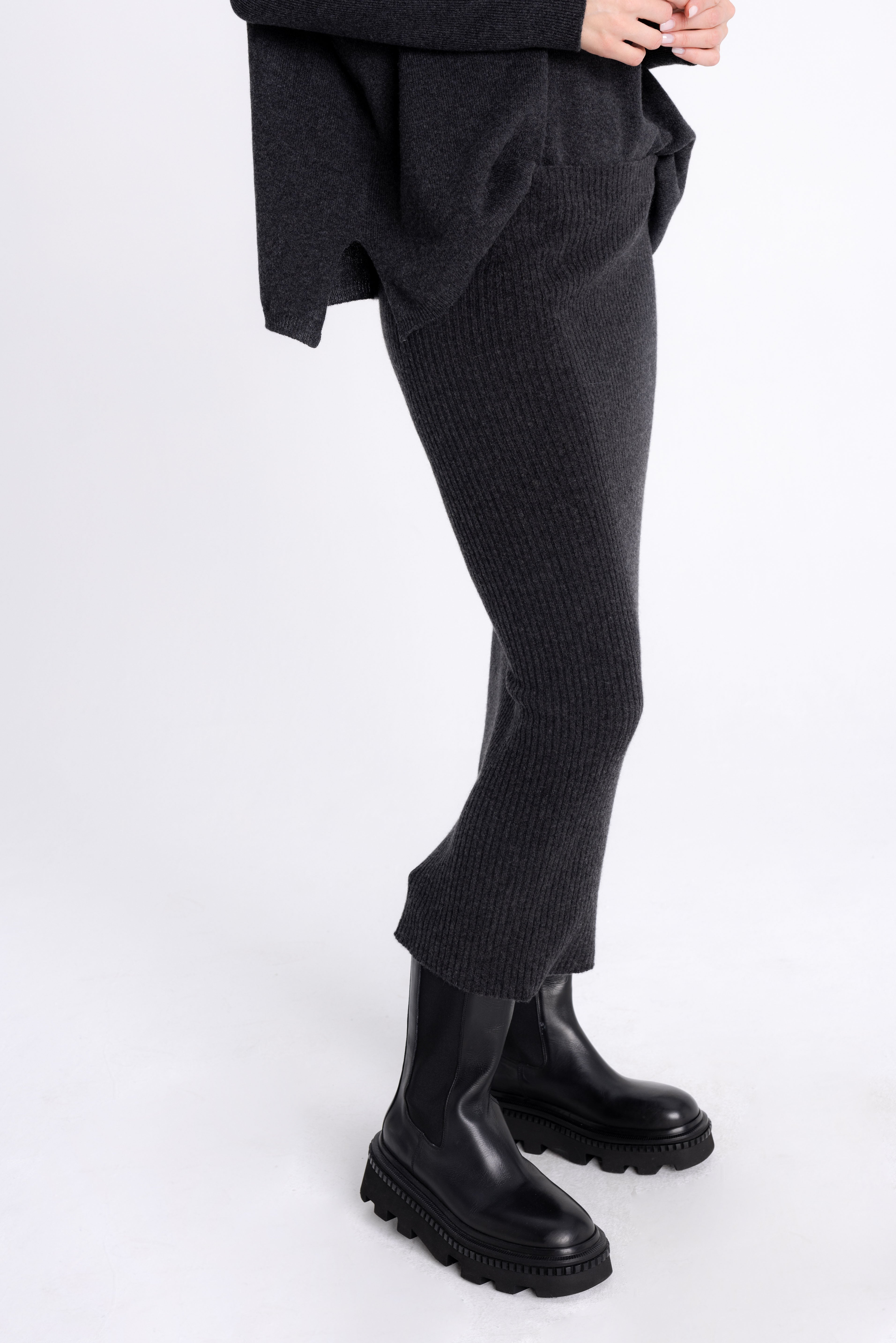 DARK GREY KNITTED CASHMERE SKIRT