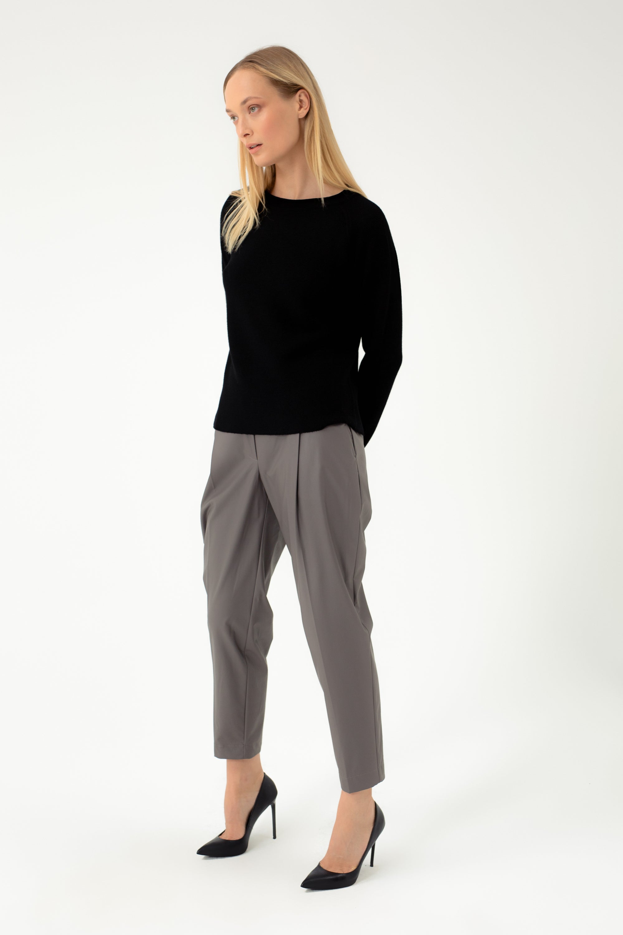 PURE WOOL BLACK SWEATER