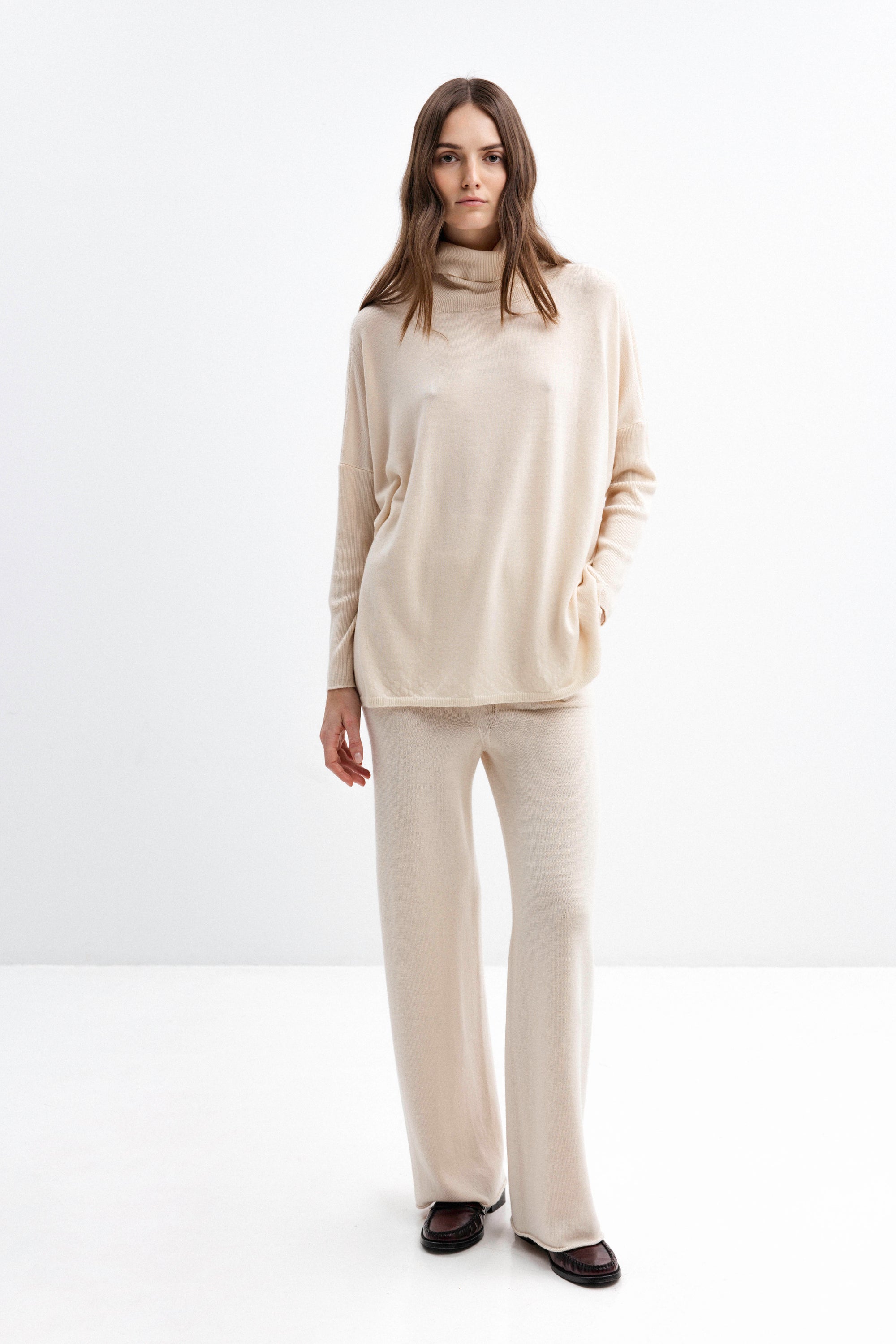 HIGH NECK MERINO WOOL MILK SWEATER